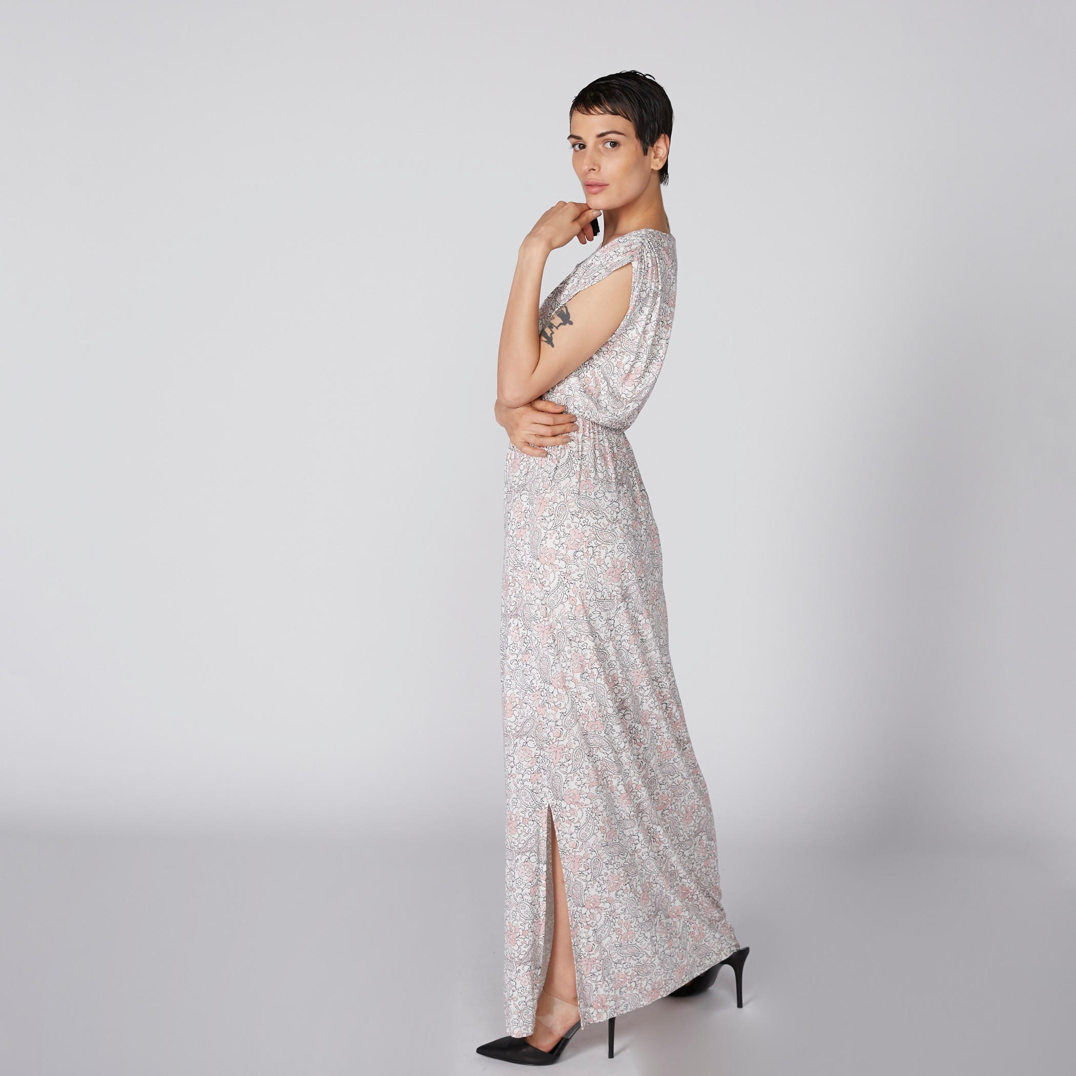 فستان طويل بأكمام كاب وفتحة جانبية وطبعات-women-clothing-dresses-image-3
