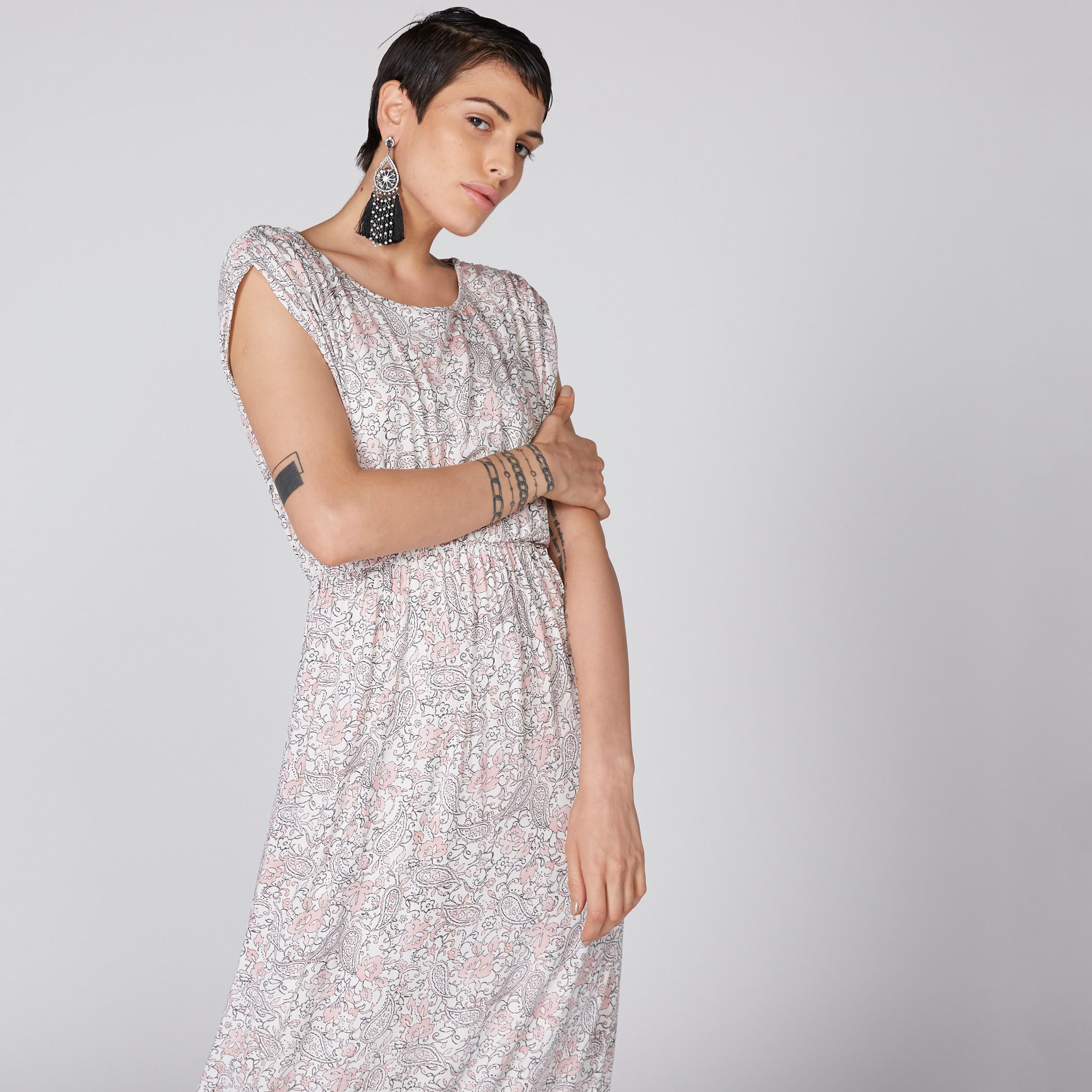 فستان طويل بأكمام كاب وفتحة جانبية وطبعات-women-clothing-dresses-image-4