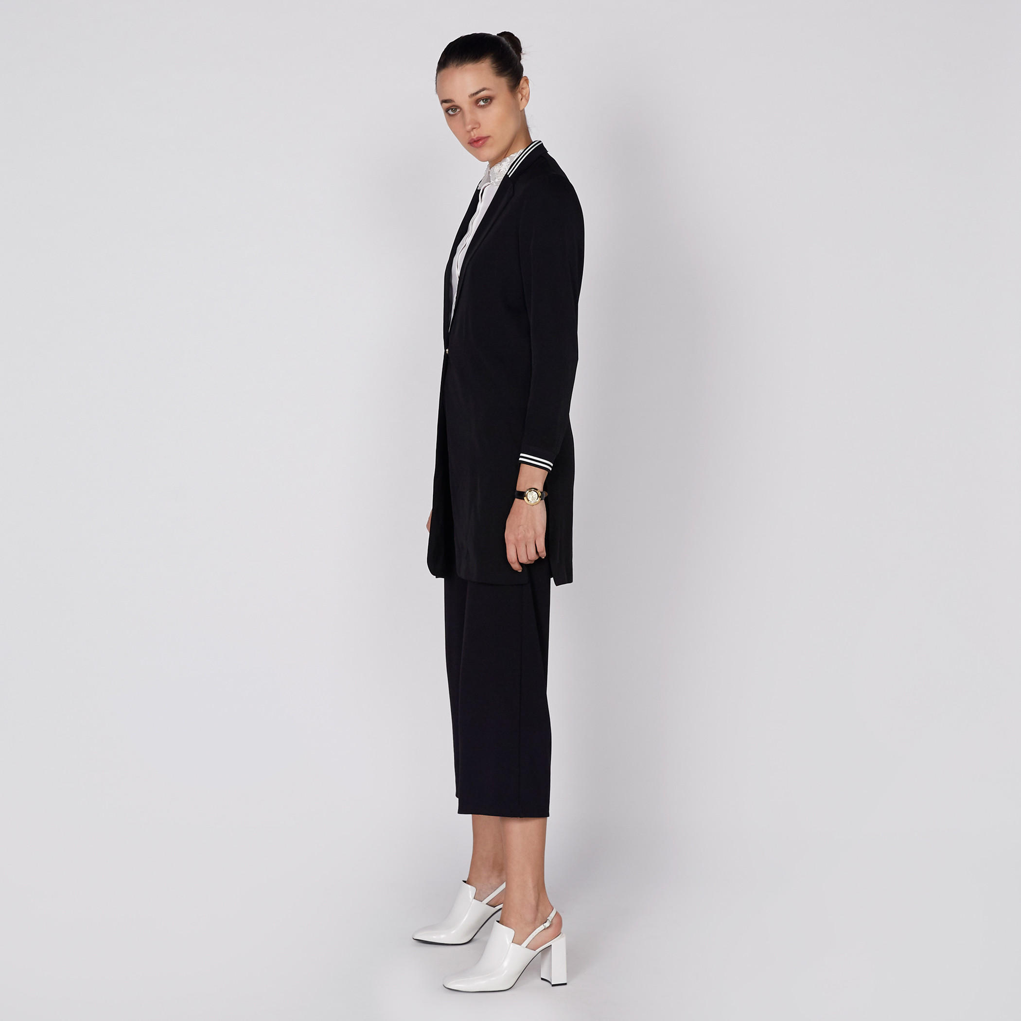 Jacket with Button Closure and Long Sleeves-women-winterwear-coatsandjackets-jackets-image-2