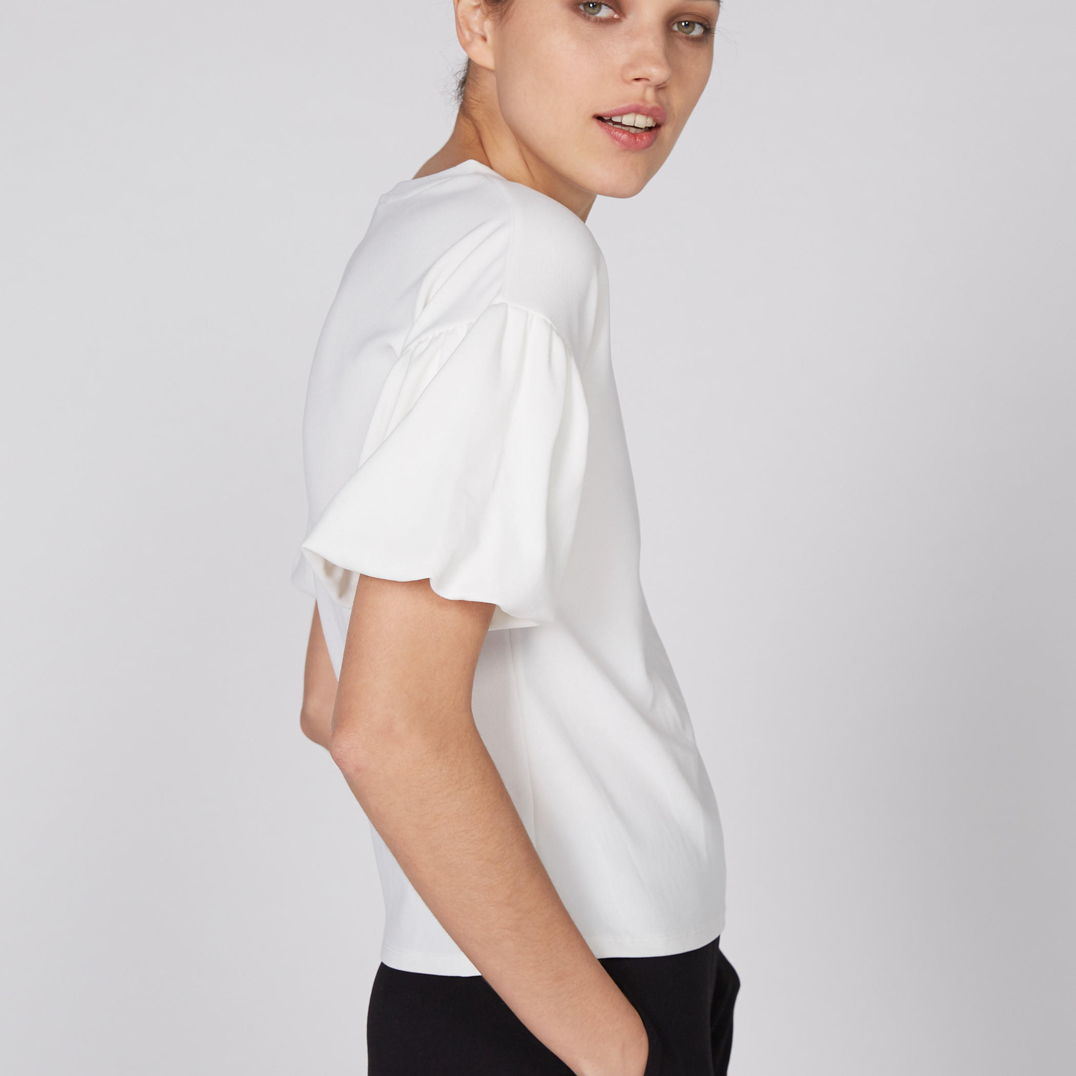 بلوزة بياقة مستديرة وأكمام قصيرة-women-clothing-shirtsandblouses-blouses-image-2