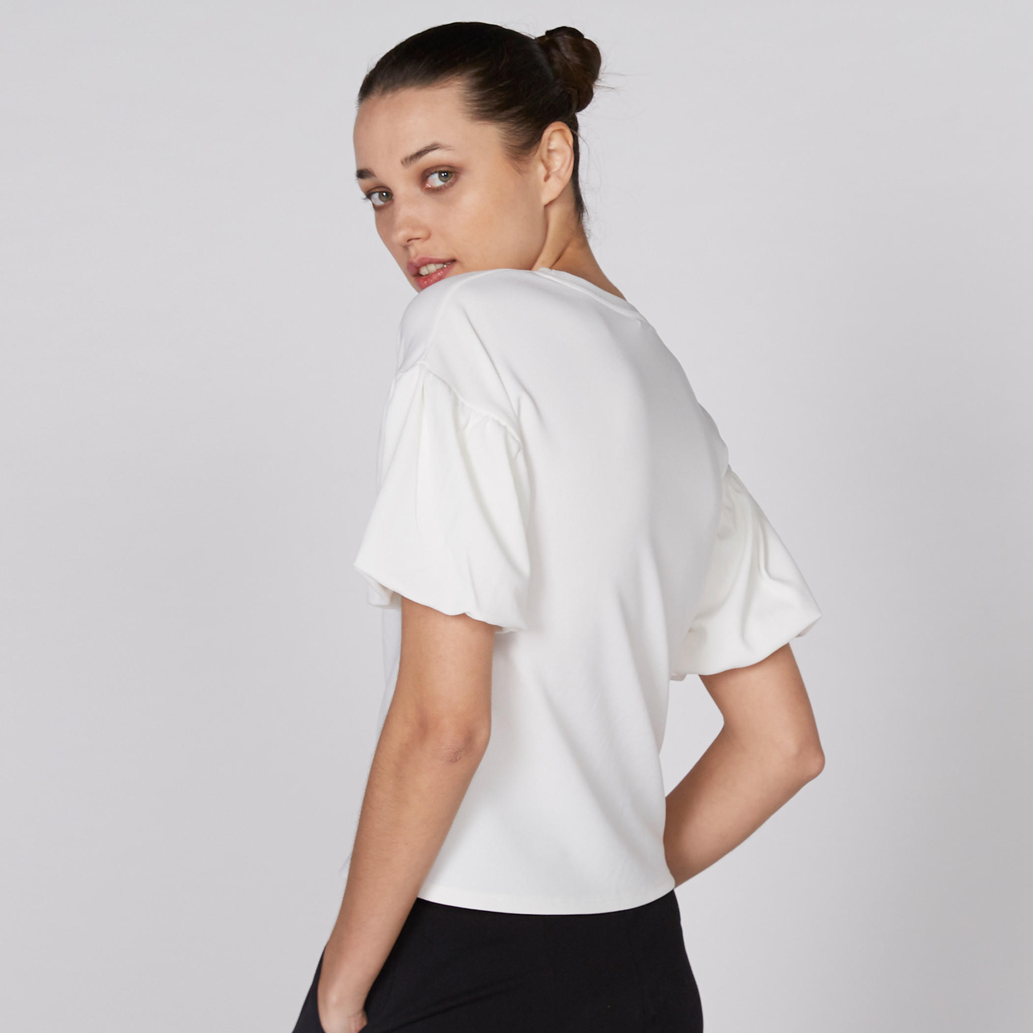 بلوزة بياقة مستديرة وأكمام قصيرة-women-clothing-shirtsandblouses-blouses-image-1