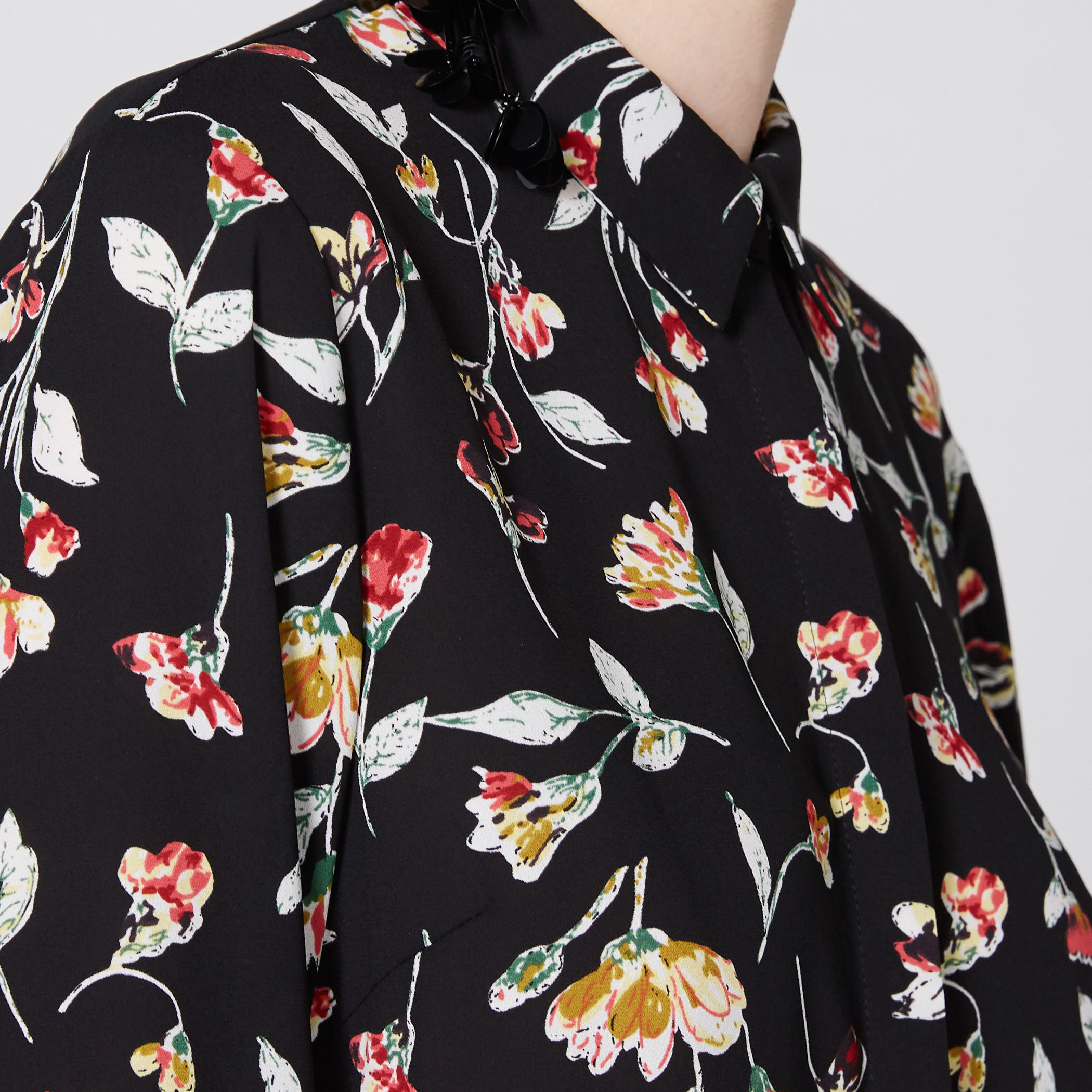 قميص بأكمام طويلة وأزرار وطبعات-women-clothing-shirtsandblouses-shirts-image-3