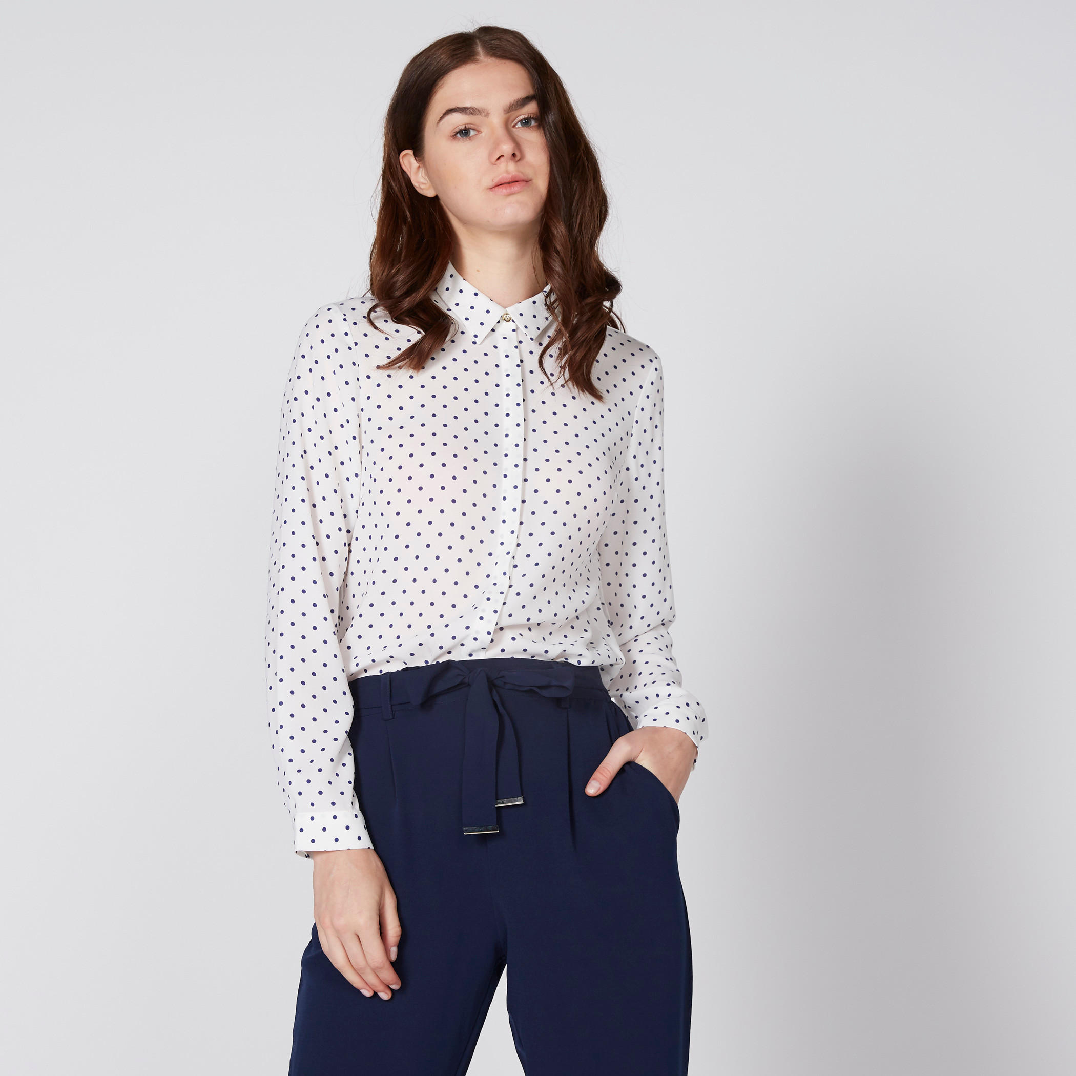 قميص بأكمام طويلة وأزرار مخفية وطبعات منقّطة-women-clothing-shirtsandblouses-shirts-image-1