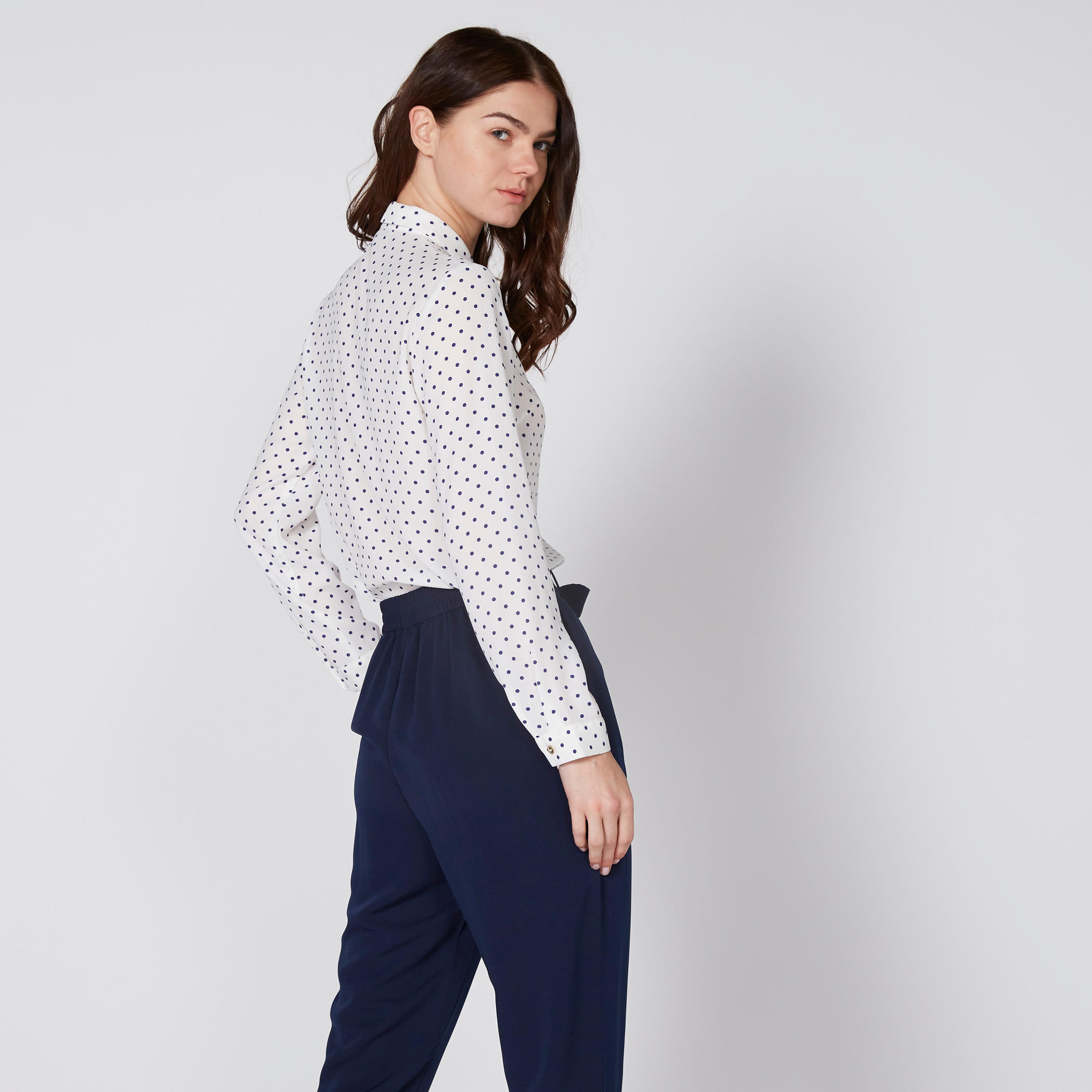 قميص بأكمام طويلة وأزرار مخفية وطبعات منقّطة-women-clothing-shirtsandblouses-shirts-image-1