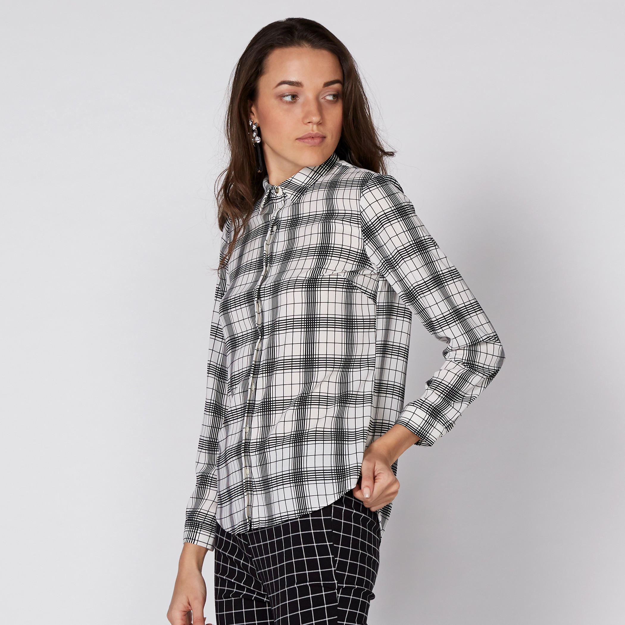 قميص كاروهات بأكمام طويلة ووصلة أزرار غير مرئية-women-clothing-shirtsandblouses-shirts-image-3