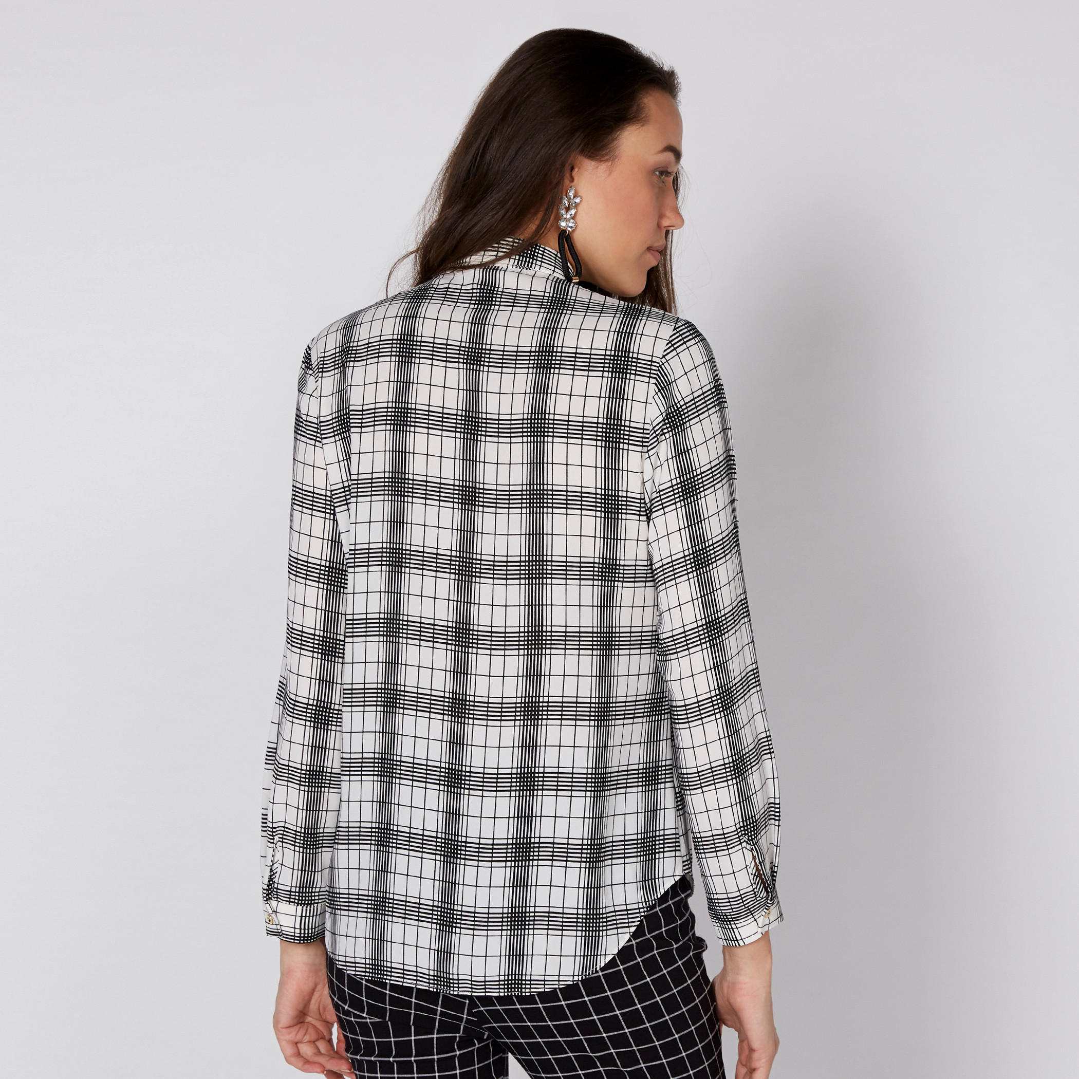 قميص كاروهات بأكمام طويلة ووصلة أزرار غير مرئية-women-clothing-shirtsandblouses-shirts-image-2