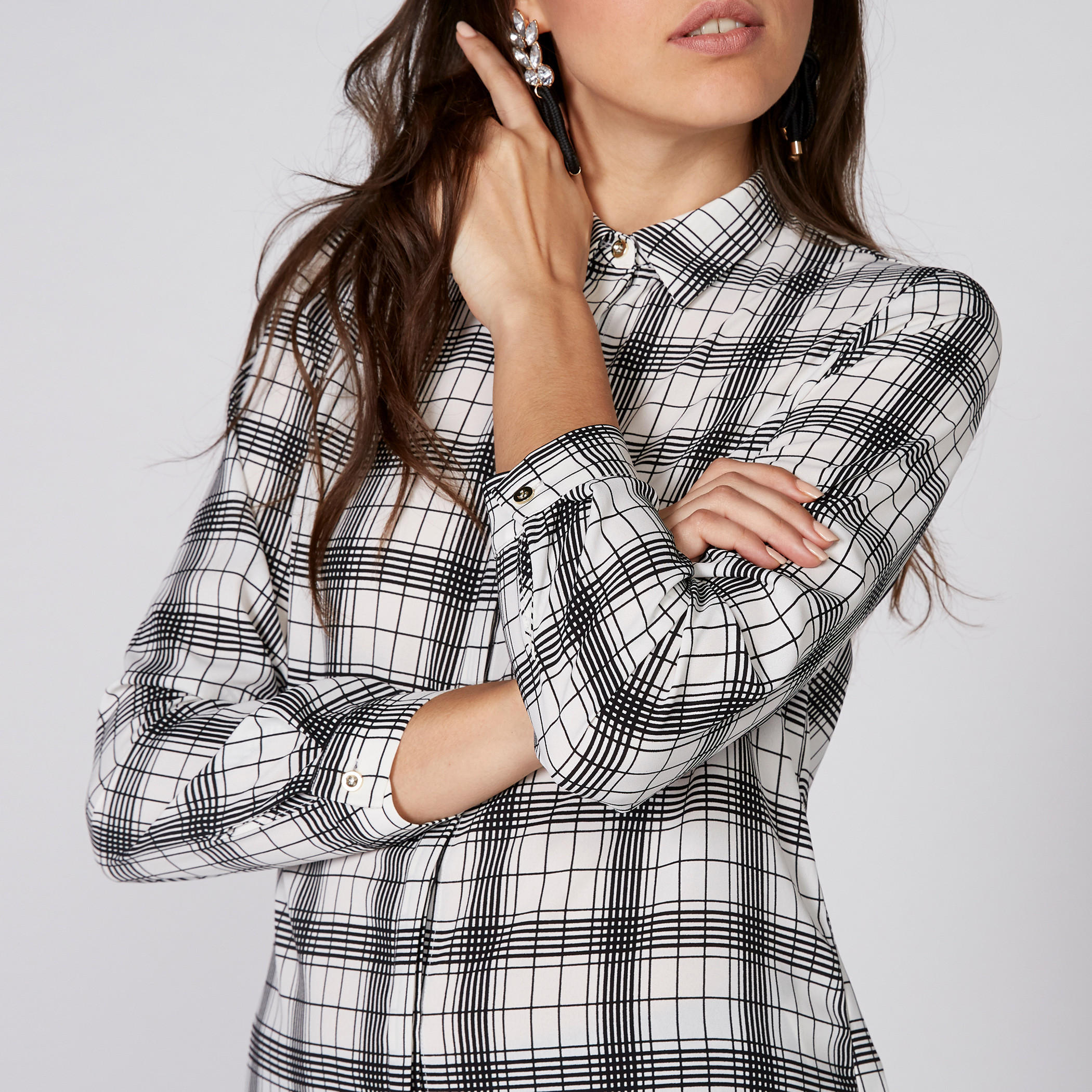 قميص كاروهات بأكمام طويلة ووصلة أزرار غير مرئية-women-clothing-shirtsandblouses-shirts-image-1