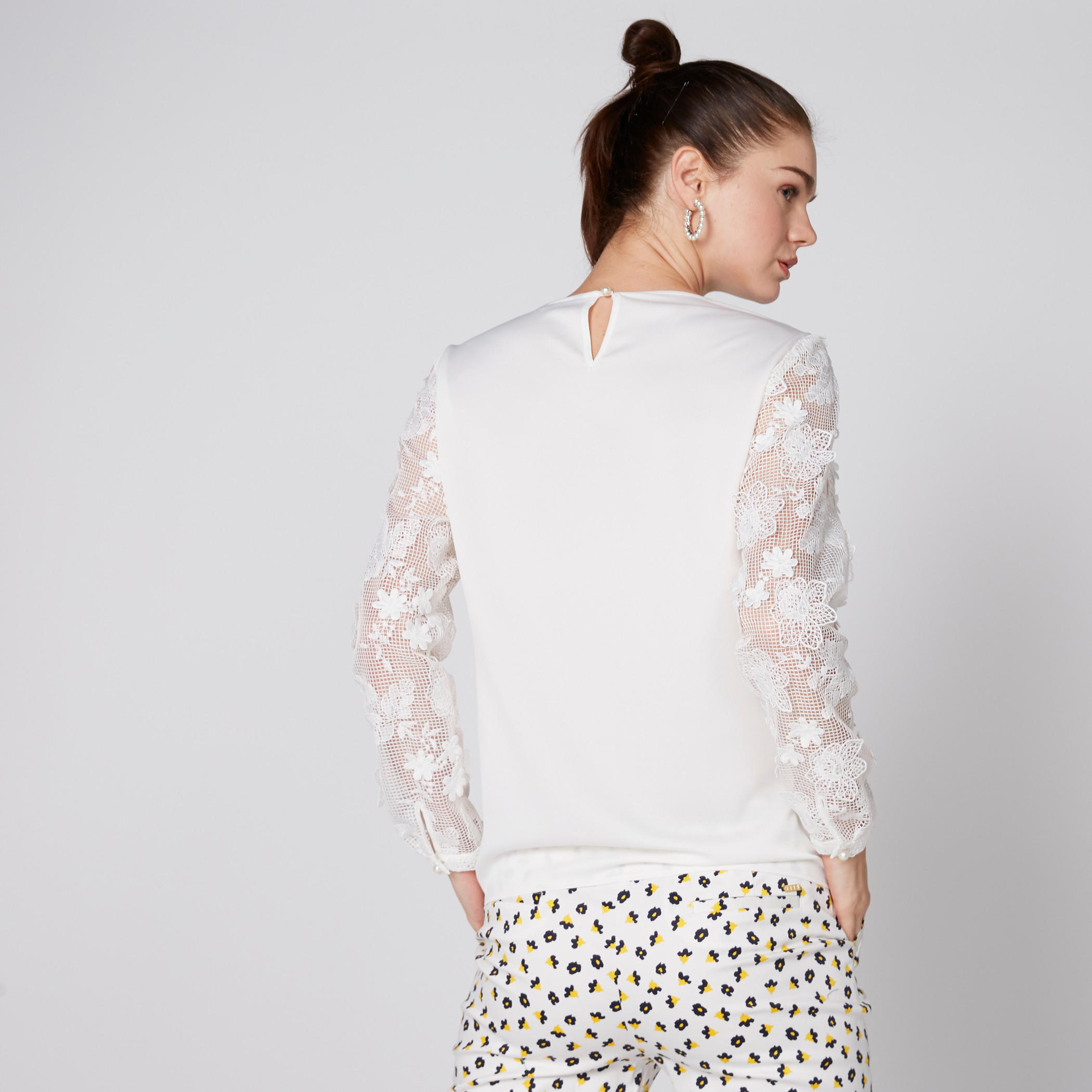 قميص بأكمام طويلة وتفاصيل دانتيل وتطريز-women-clothing-shirtsandblouses-blouses-image-2