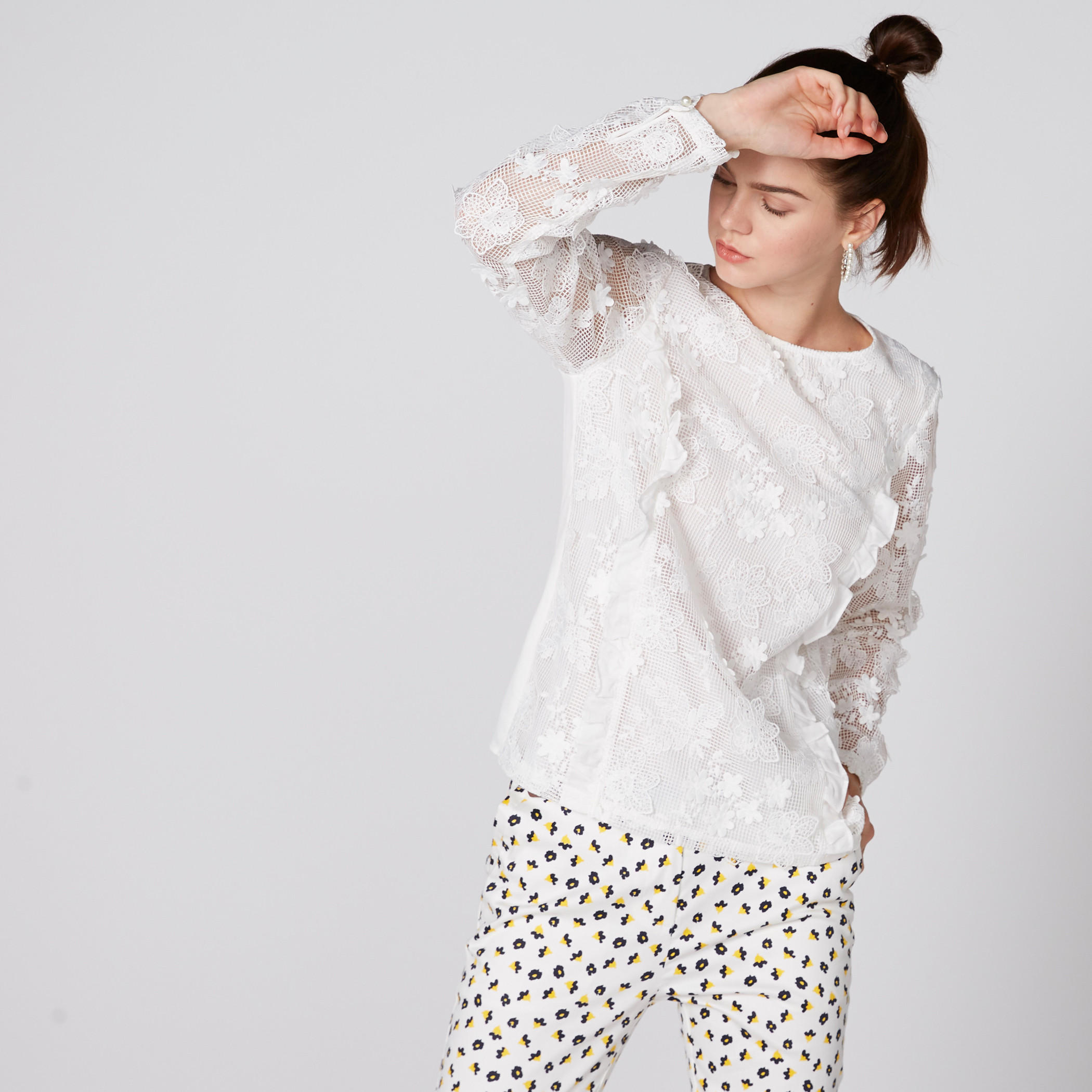 قميص بأكمام طويلة وتفاصيل دانتيل وتطريز-women-clothing-shirtsandblouses-blouses-image-4