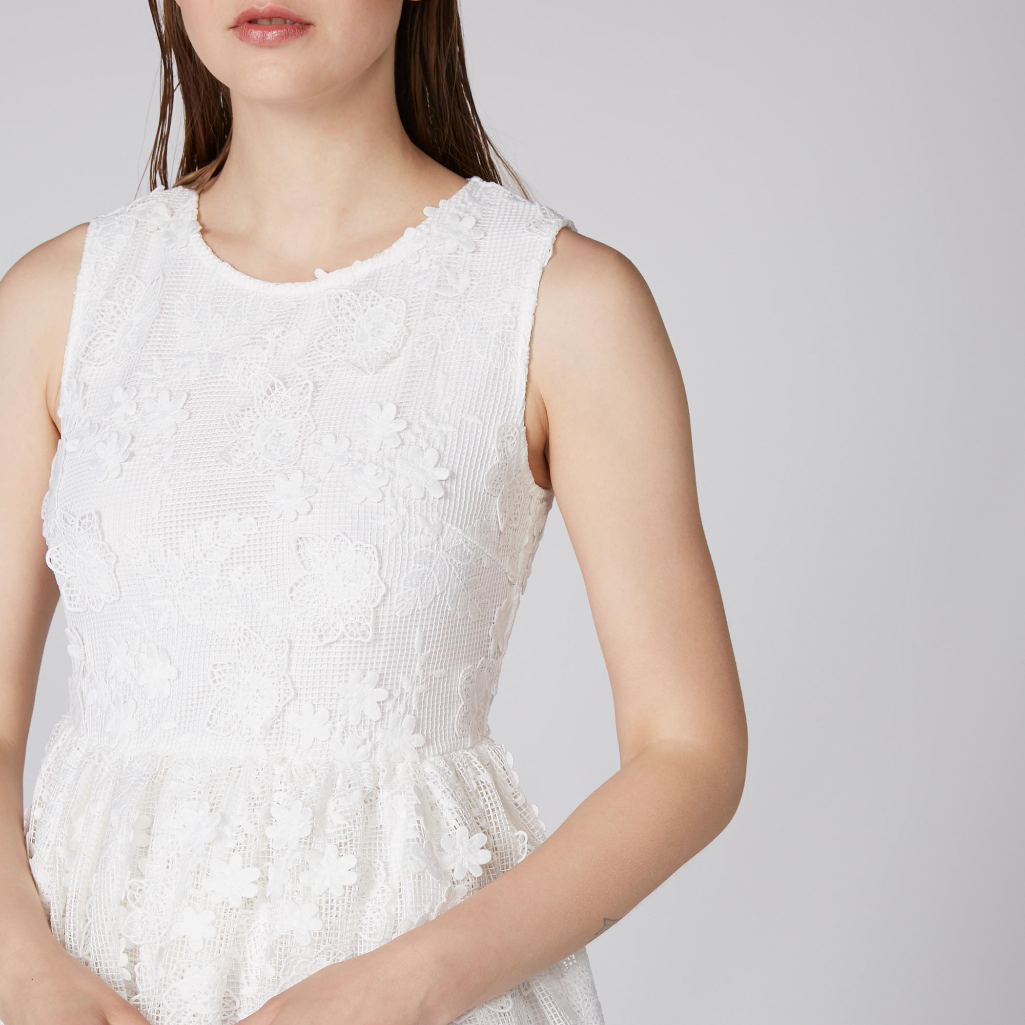 فستان قصير دون أكمام بياقة مستديرة وتفاصيل دانتيل-women-clothing-dresses-image-2