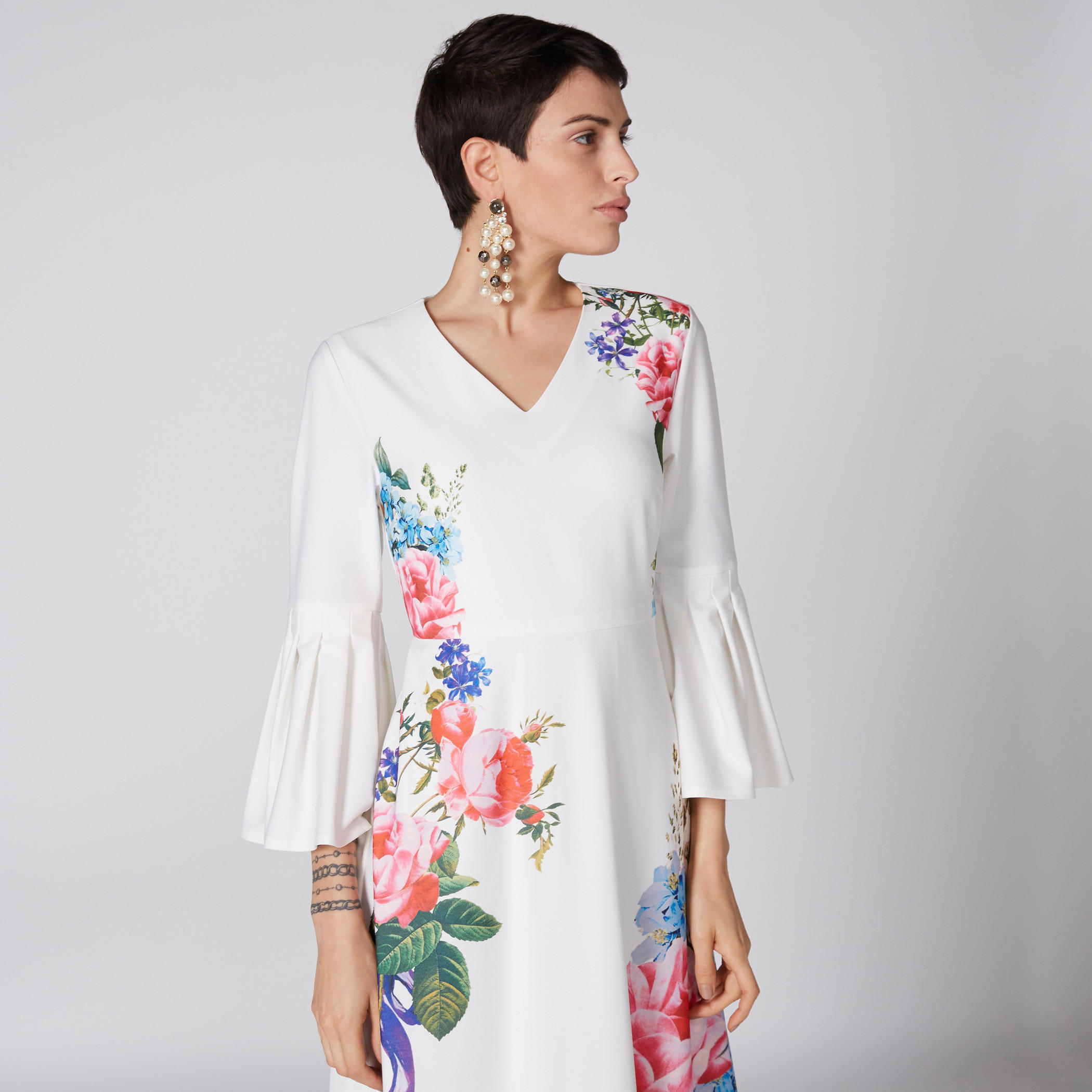 فستان طويل بياقة V وأكمام واسعة وطبعات-women-clothing-dresses-image-1