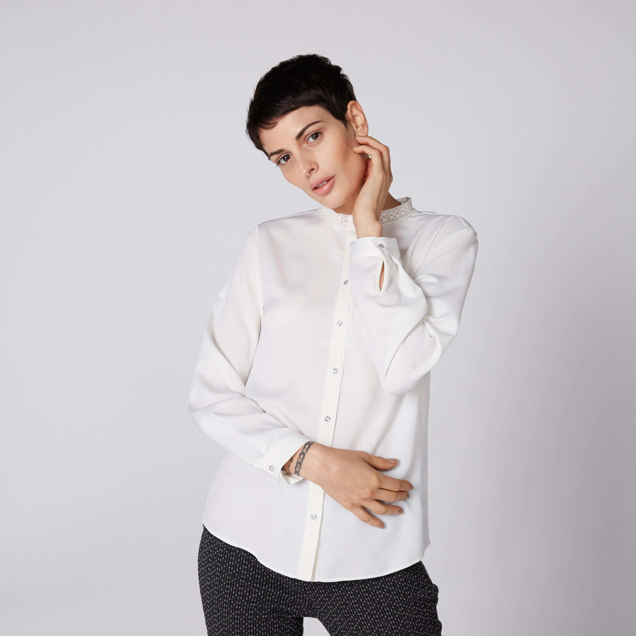 قميص بأكمام طويلة وتفاصيل دانتيل-women-clothing-shirtsandblouses-shirts-image-1