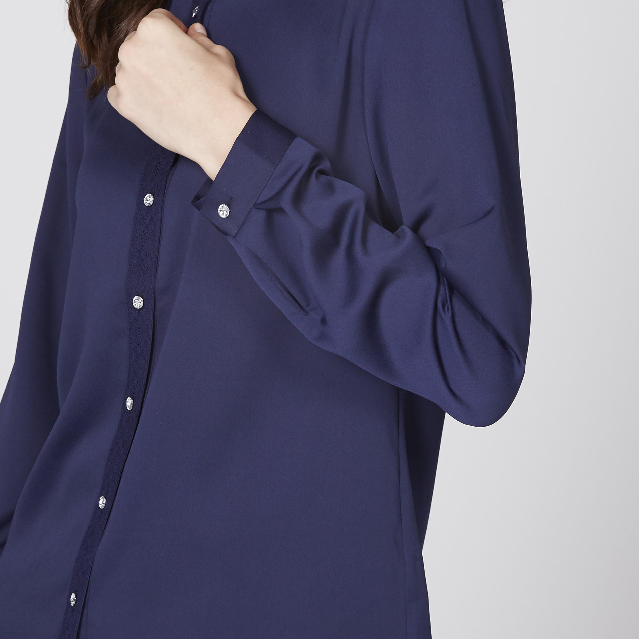 قميص بياقة ماندارين وأزرار-women-clothing-shirtsandblouses-shirts-image-2