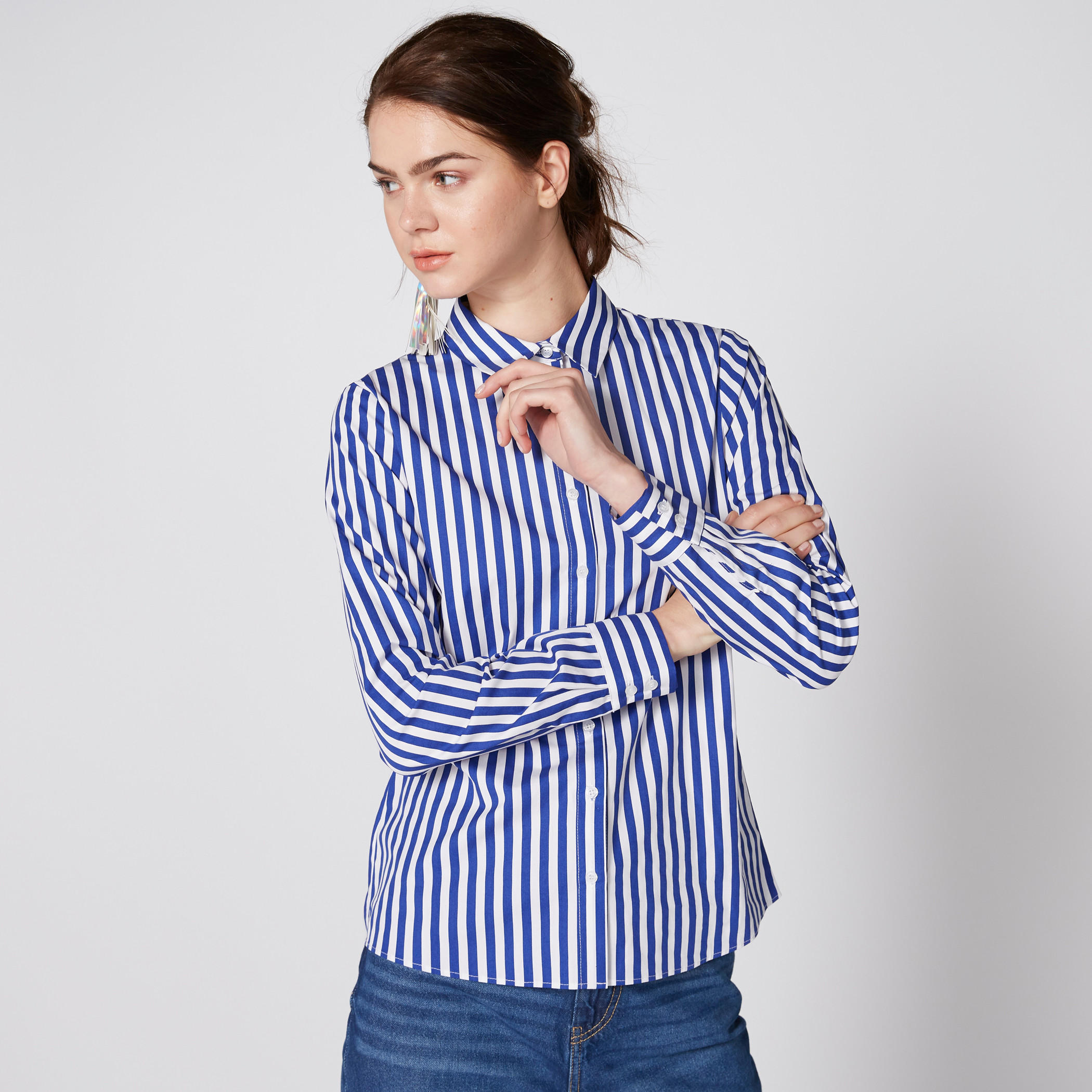 قميص مقلّم بأكمام طويلة وأزرار-women-clothing-shirtsandblouses-shirts-image-1