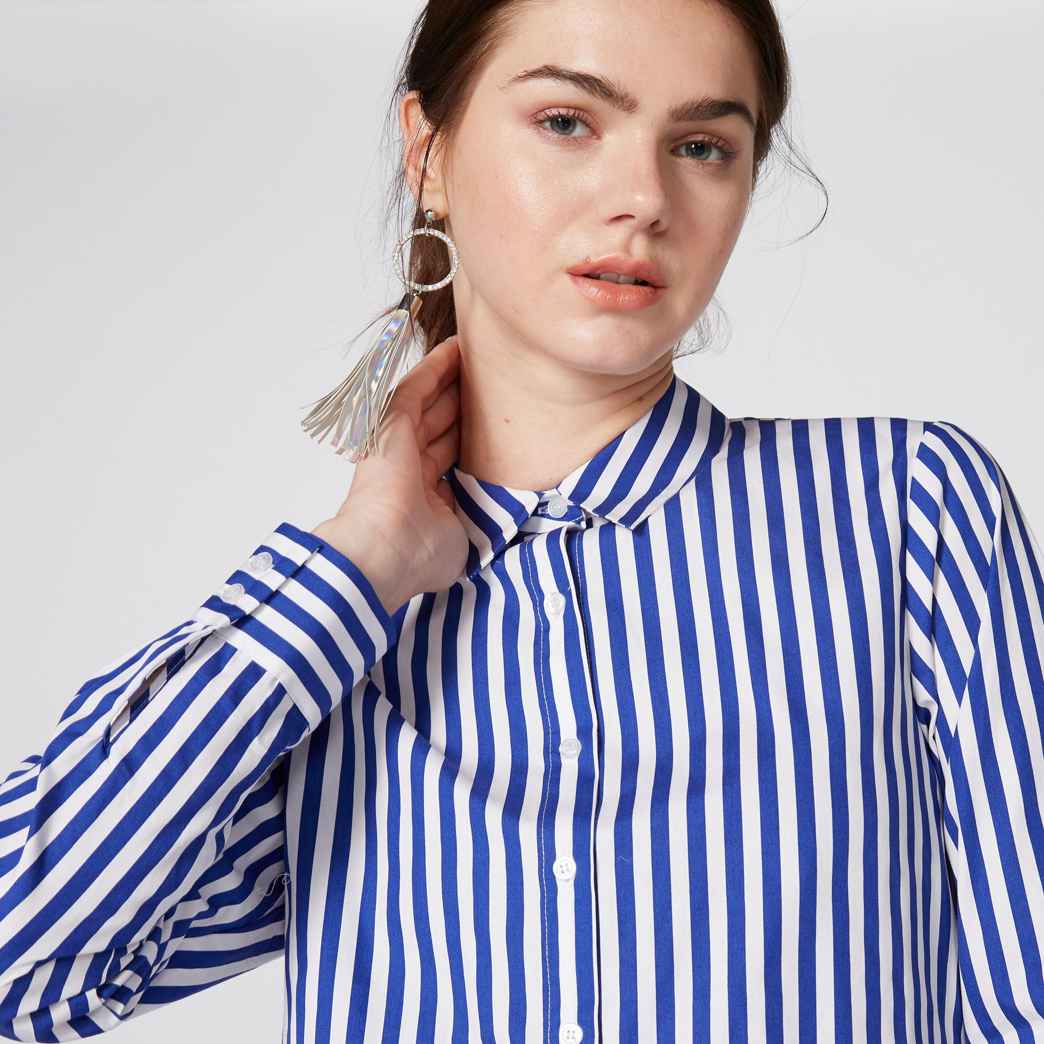 قميص مقلّم بأكمام طويلة وأزرار-women-clothing-shirtsandblouses-shirts-image-3