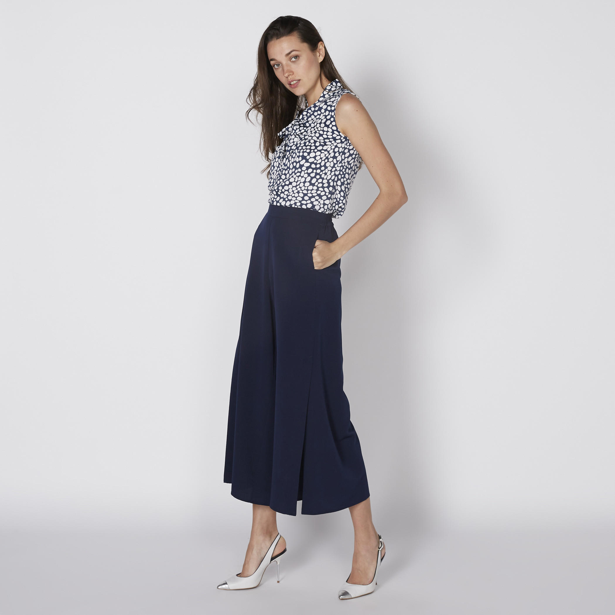 بلوزة دون أكمام مزيّنة بفيونكة وطبعات-women-clothing-shirtsandblouses-blouses-image-1