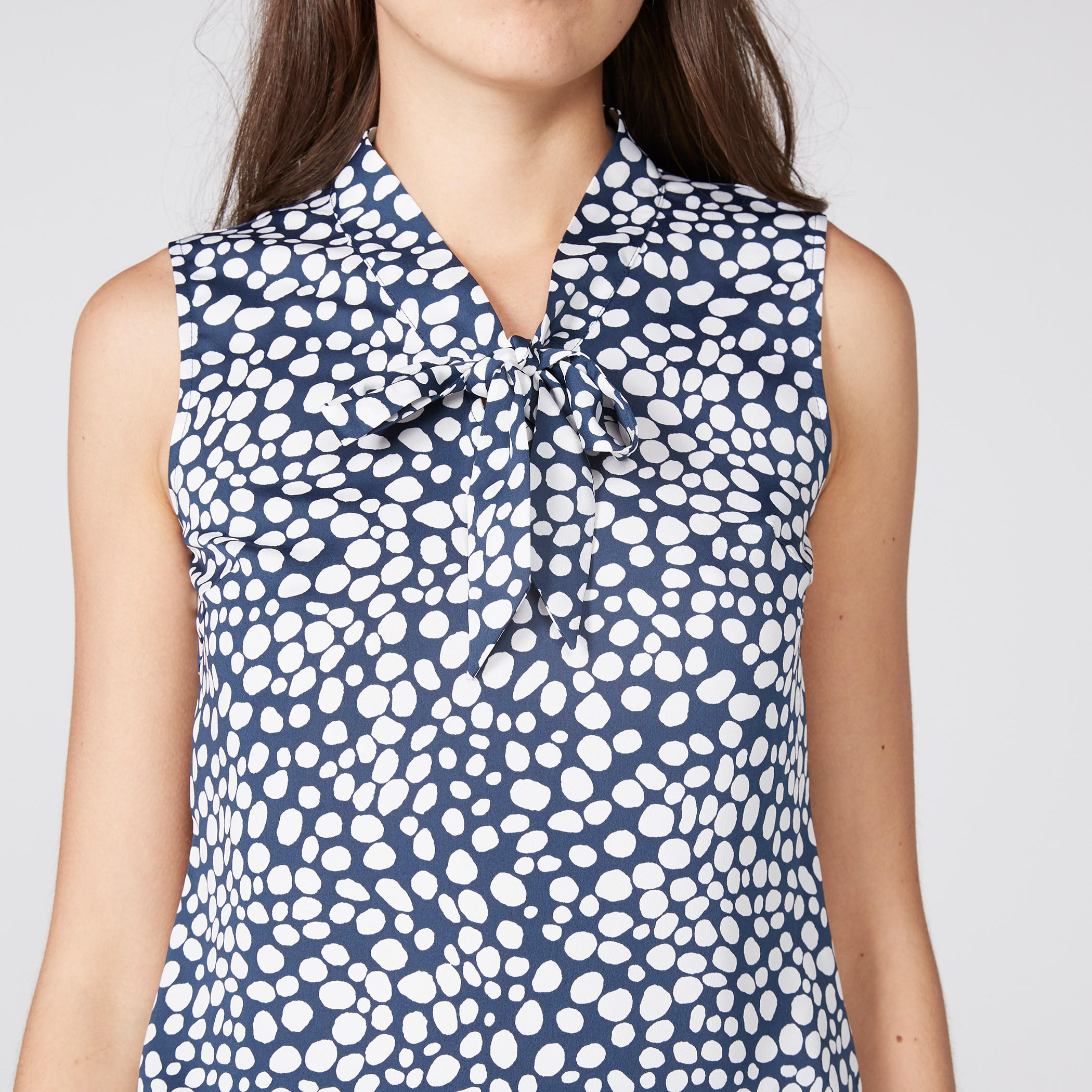 بلوزة دون أكمام مزيّنة بفيونكة وطبعات-women-clothing-shirtsandblouses-blouses-image-2
