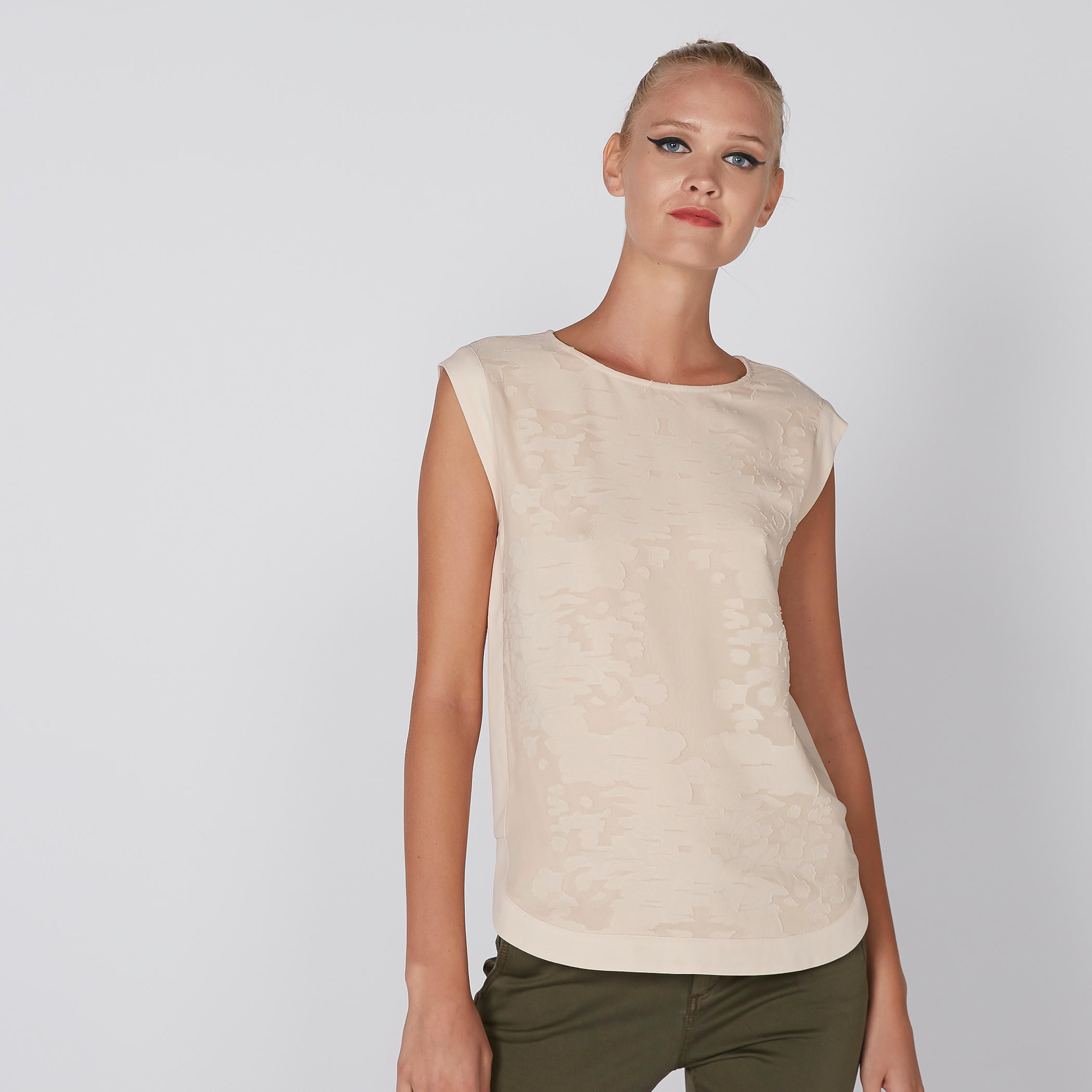 بلوزة بارزة الملمس بياقة مستديرة-women-clothing-shirtsandblouses-blouses-image-1
