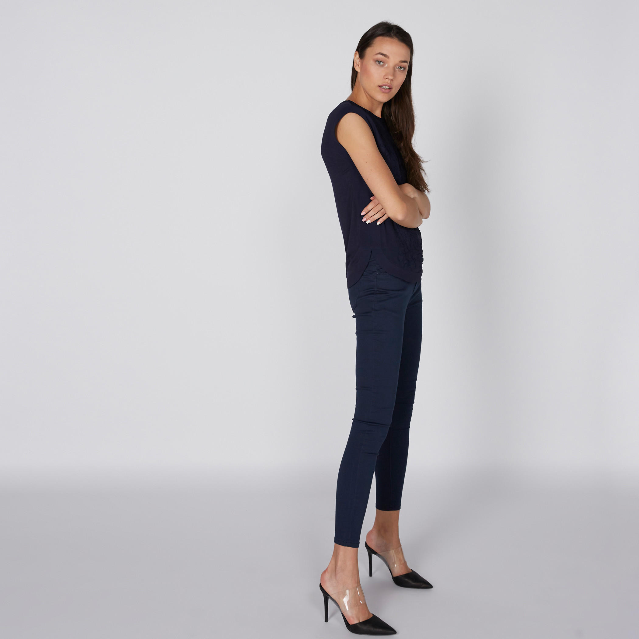 بلوزة بارزة الملمس دون أكمام بياقة مستديرة-women-clothing-shirtsandblouses-blouses-image-3