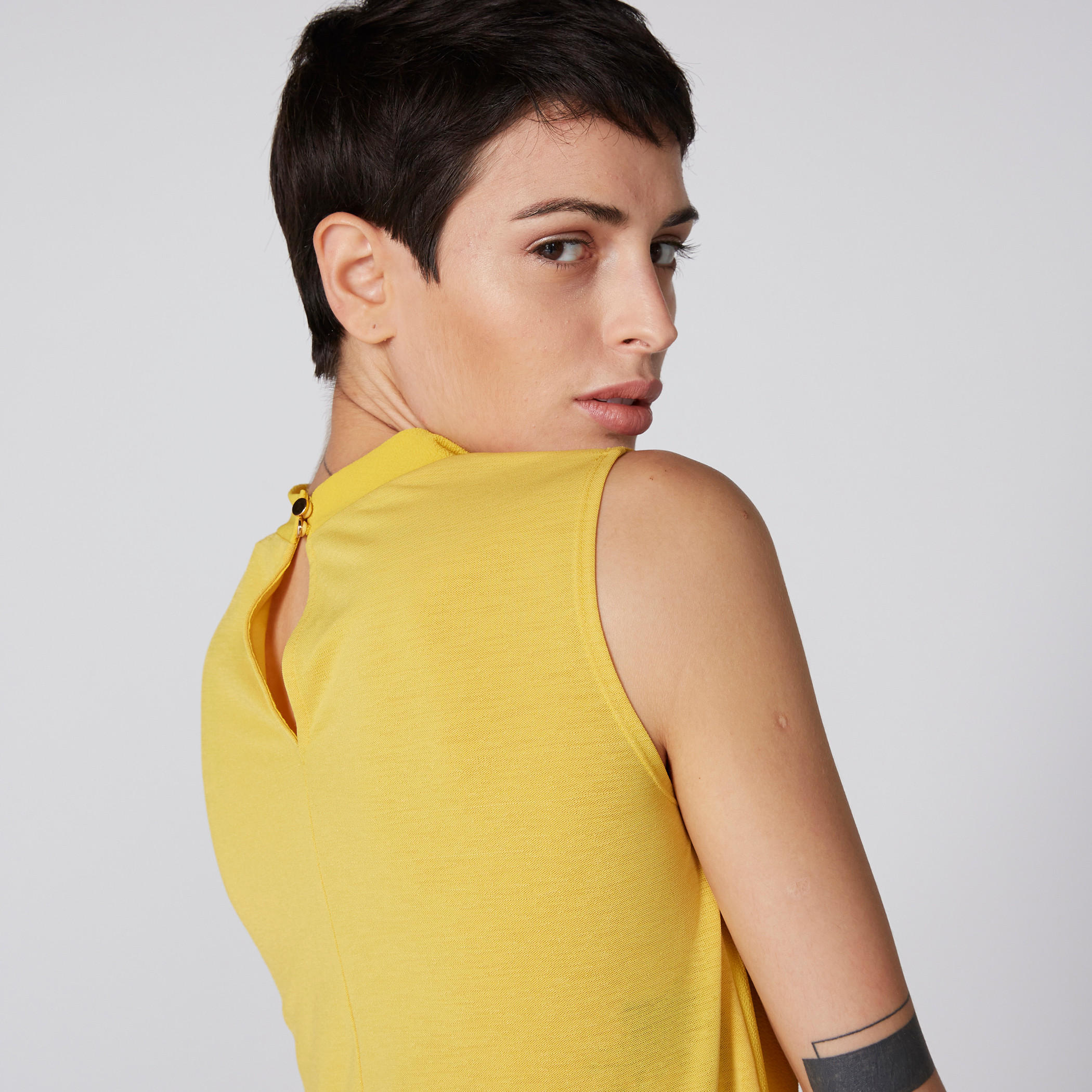 بلوزة دون أكمام بياقة عالية ومشبك إغلاق-women-clothing-shirtsandblouses-blouses-image-3