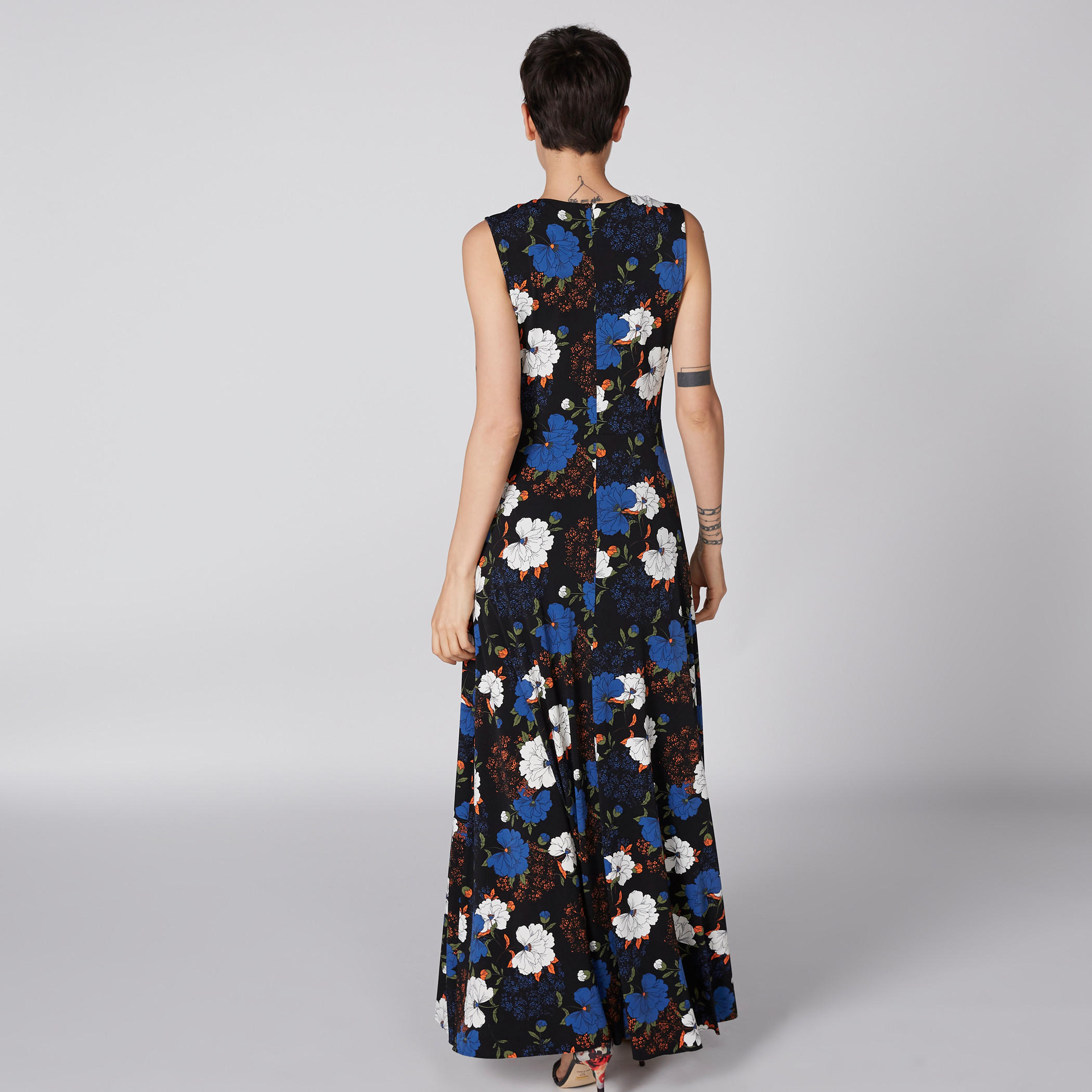 فستان طويل دون أكمام بياقة مستديرة وطبعات-women-clothing-dresses-image-3