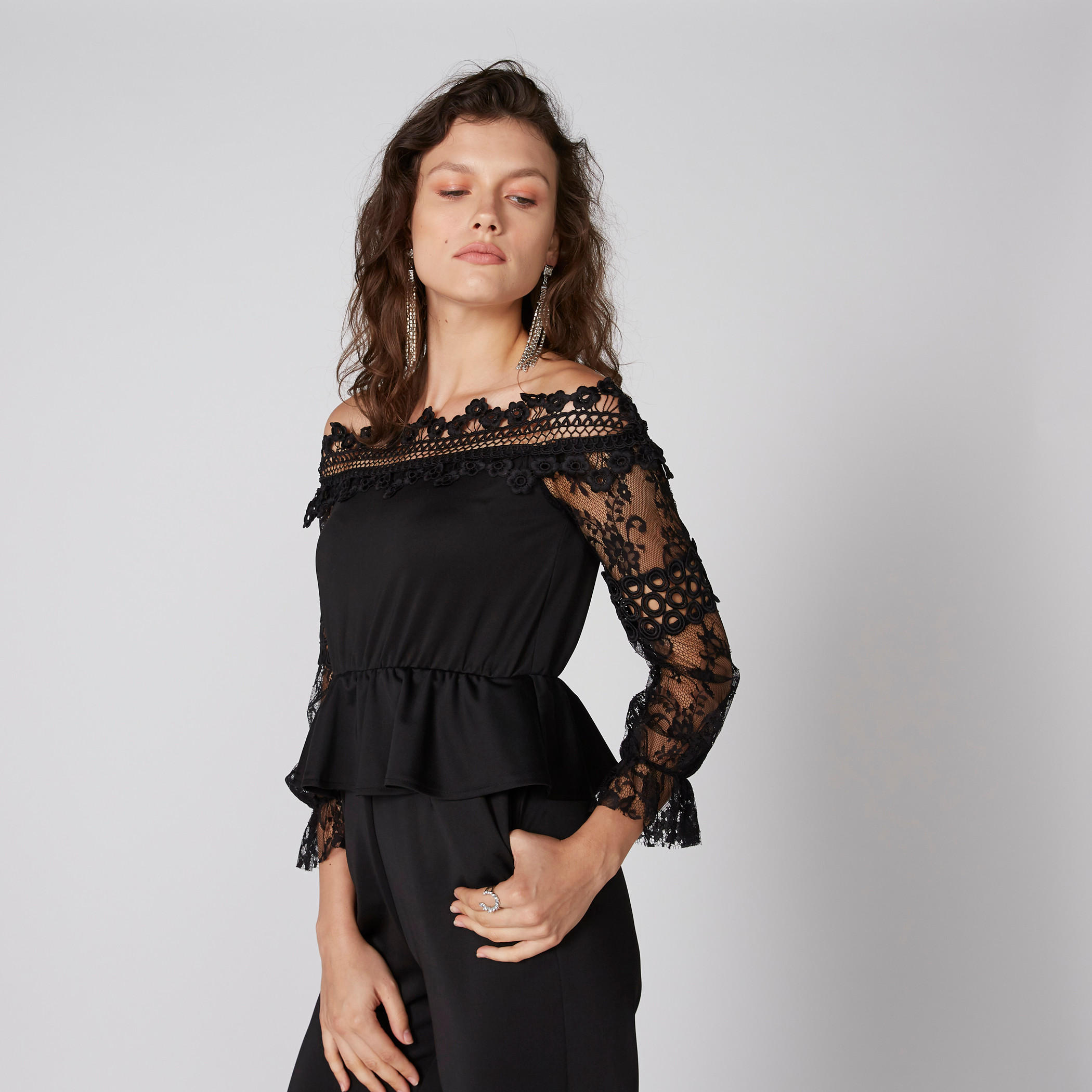 أفرول بكشكش وتفاصيل دانتيل وأكمام طويلة-women-clothing-jumpsuits-image-1