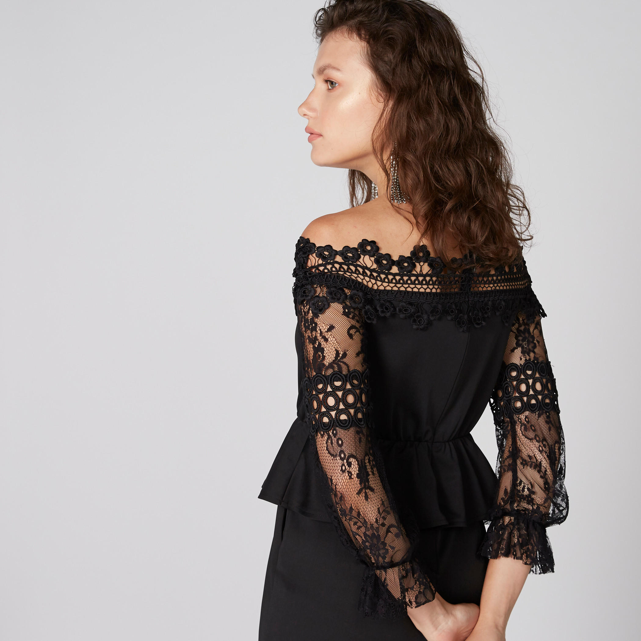 أفرول بكشكش وتفاصيل دانتيل وأكمام طويلة-women-clothing-jumpsuits-image-2