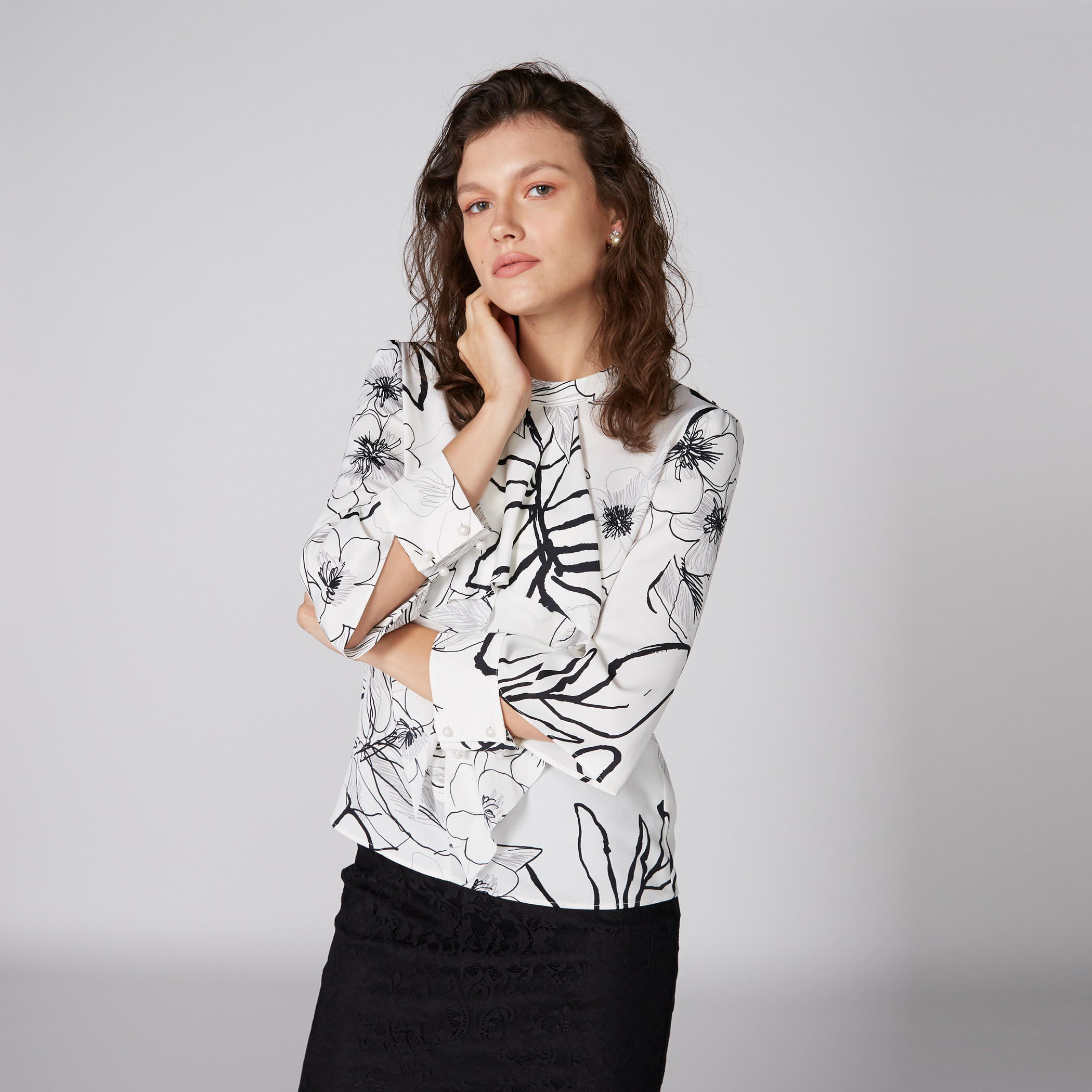 بلوزة بطبعات وأكمام طويلة-women-clothing-shirtsandblouses-blouses-image-1