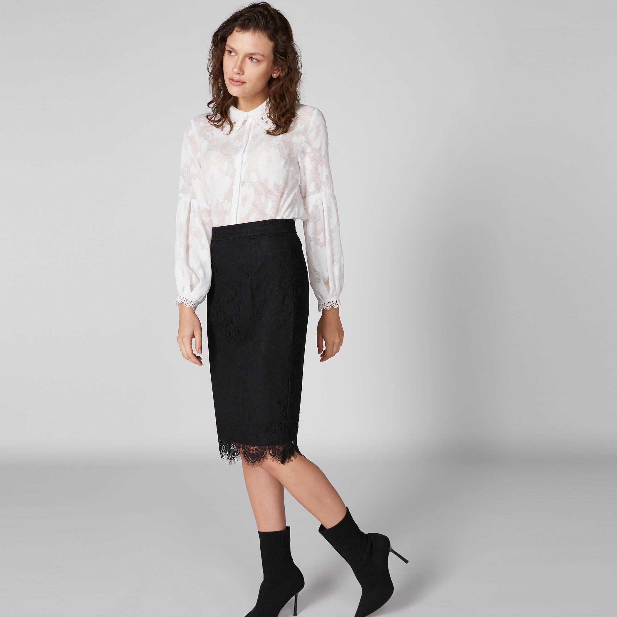 بلوزة بياقة ماندارين وتفاصيل دانتيل وأكمام طويلة-women-clothing-shirtsandblouses-blouses-image-3