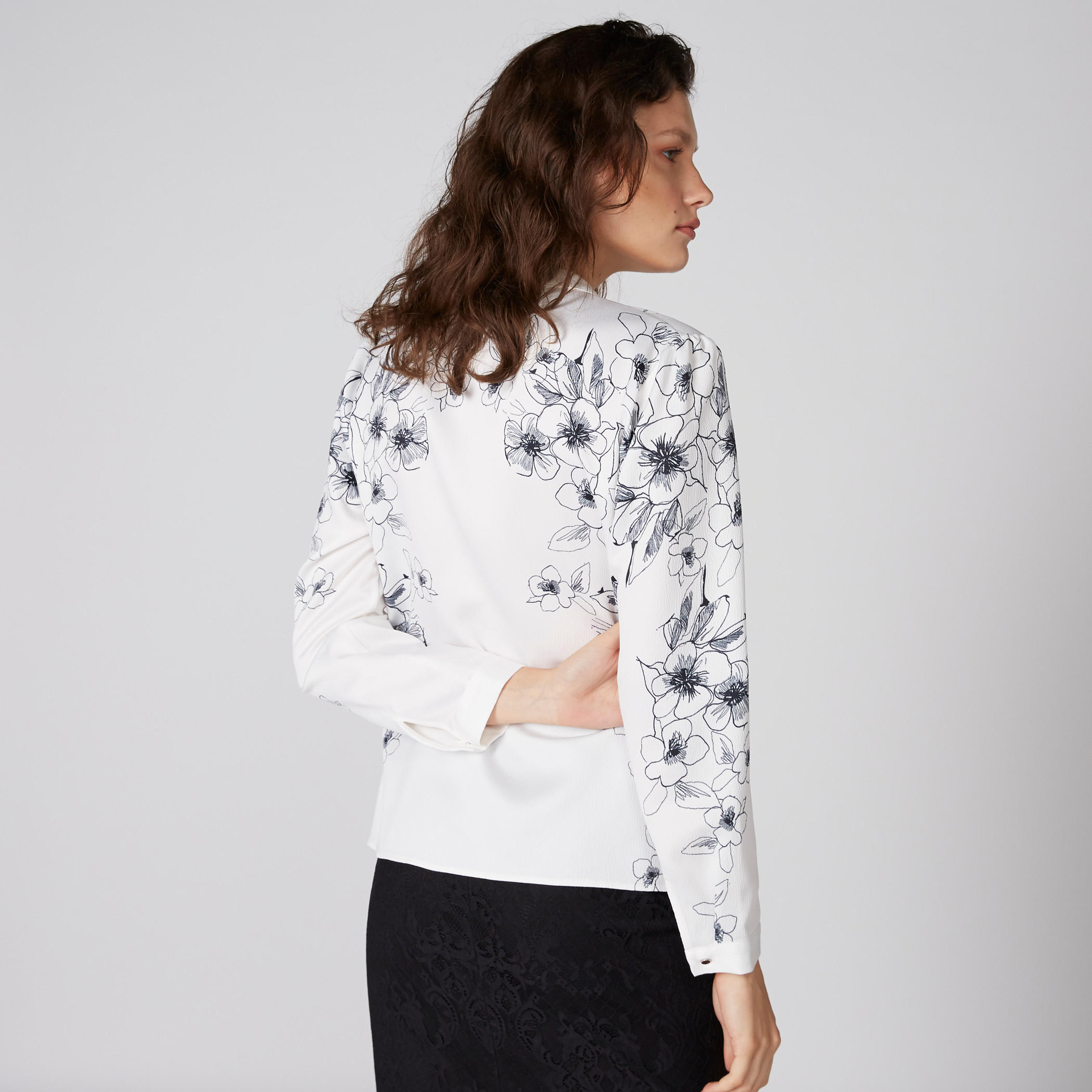 قميص بطبعات وأكمام طويلة وأزرار مخفيّة-women-clothing-shirtsandblouses-shirts-image-2