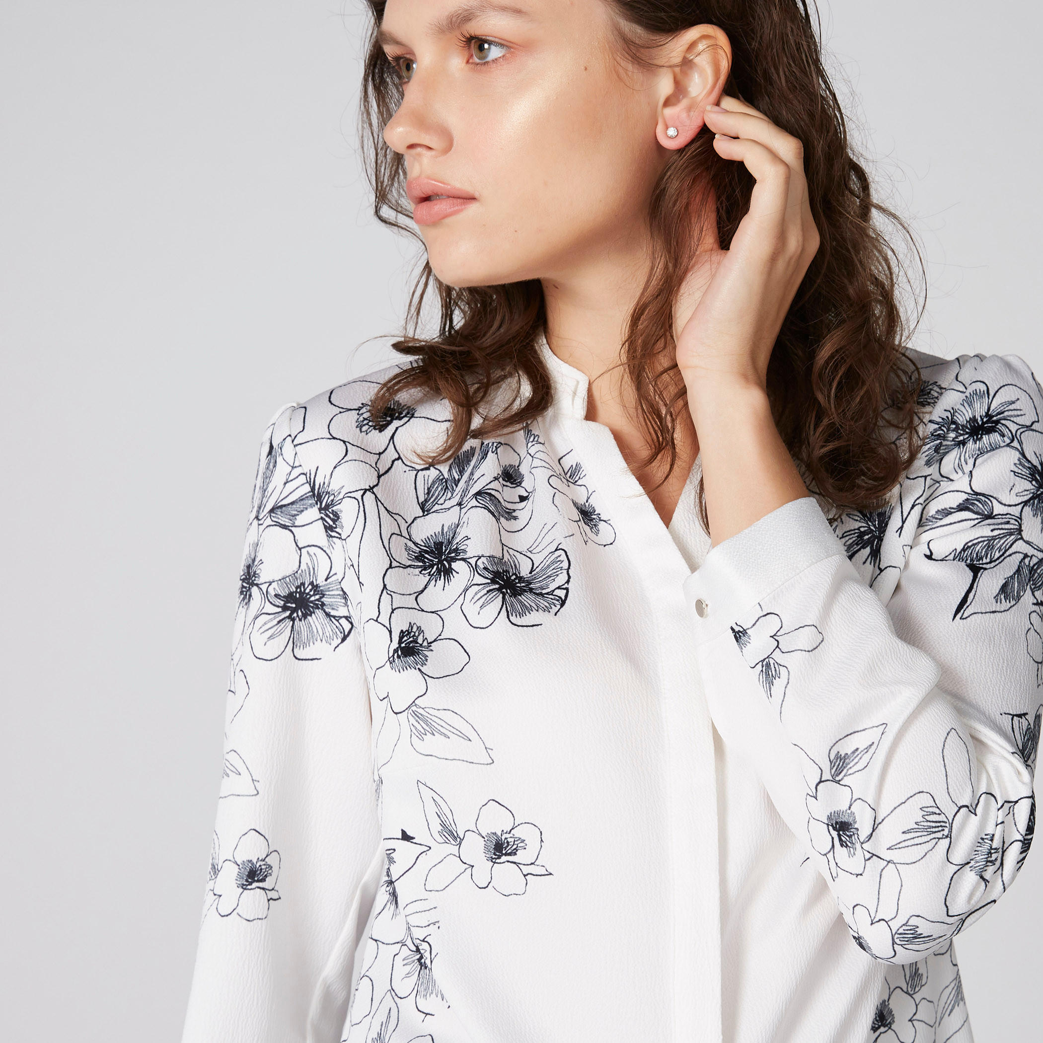 قميص بطبعات وأكمام طويلة وأزرار مخفيّة-women-clothing-shirtsandblouses-shirts-image-4