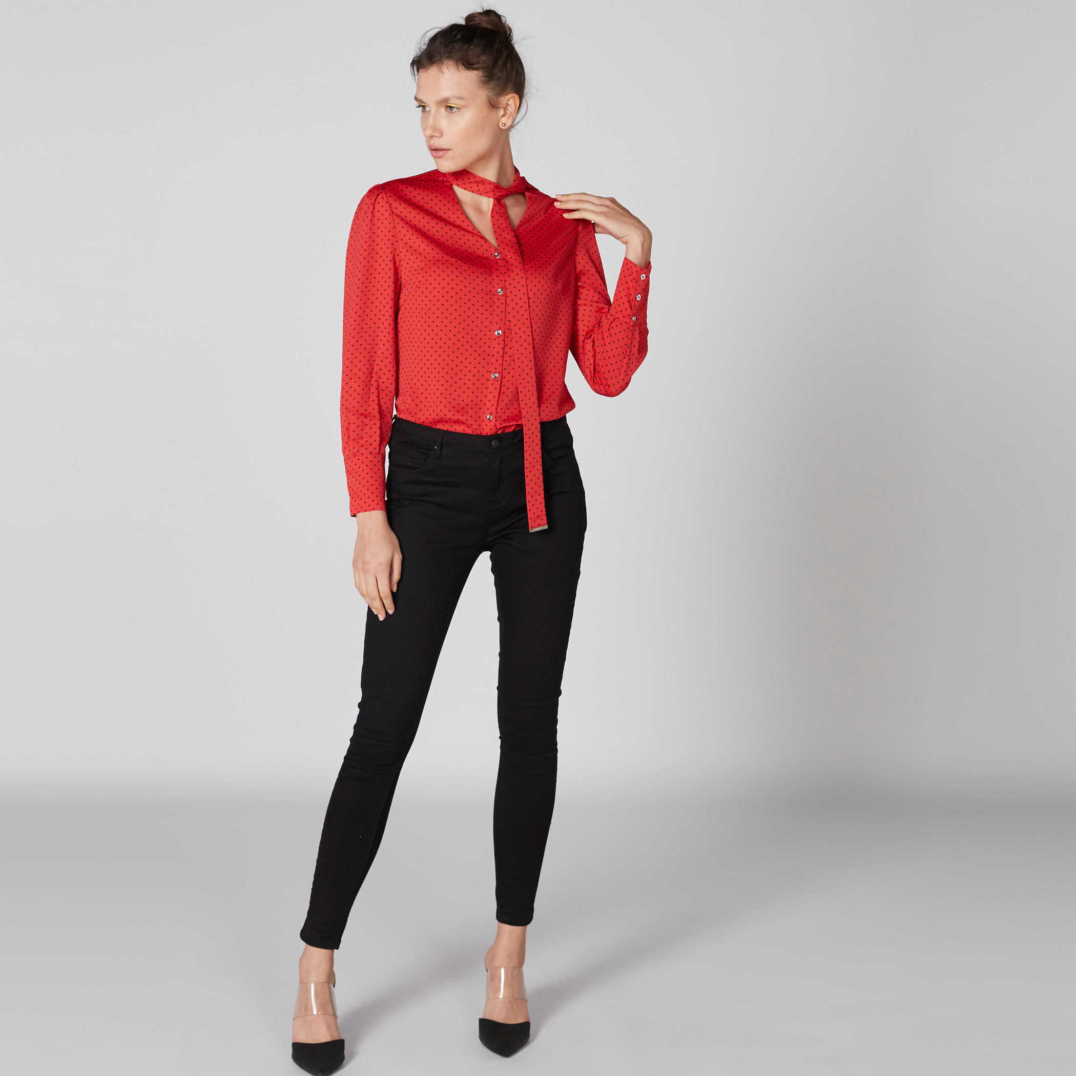 بلوزة بأكمام طويلة وفيونكة وطبعات منقطة-women-clothing-shirtsandblouses-blouses-image-1