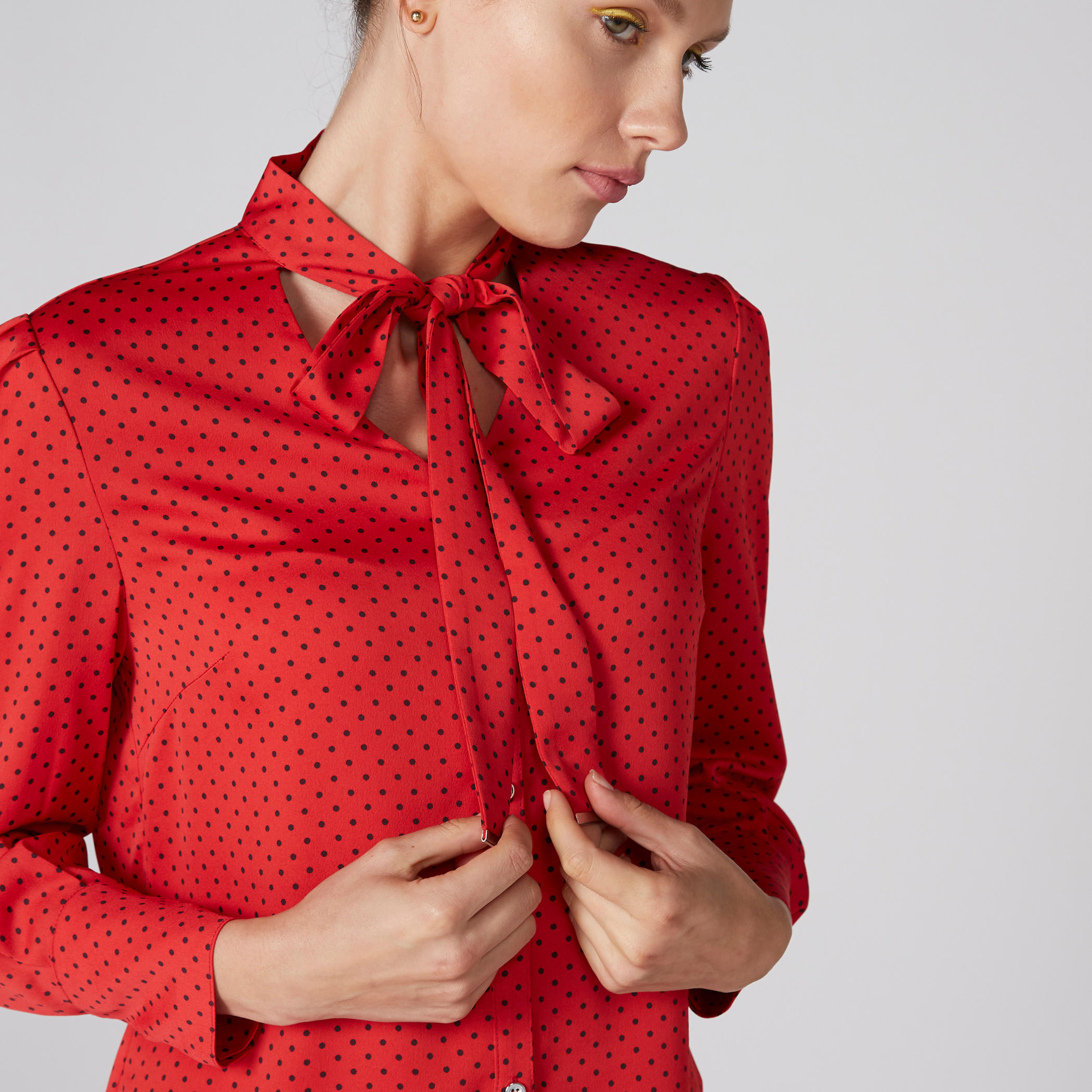 بلوزة بأكمام طويلة وفيونكة وطبعات منقطة-women-clothing-shirtsandblouses-blouses-image-4