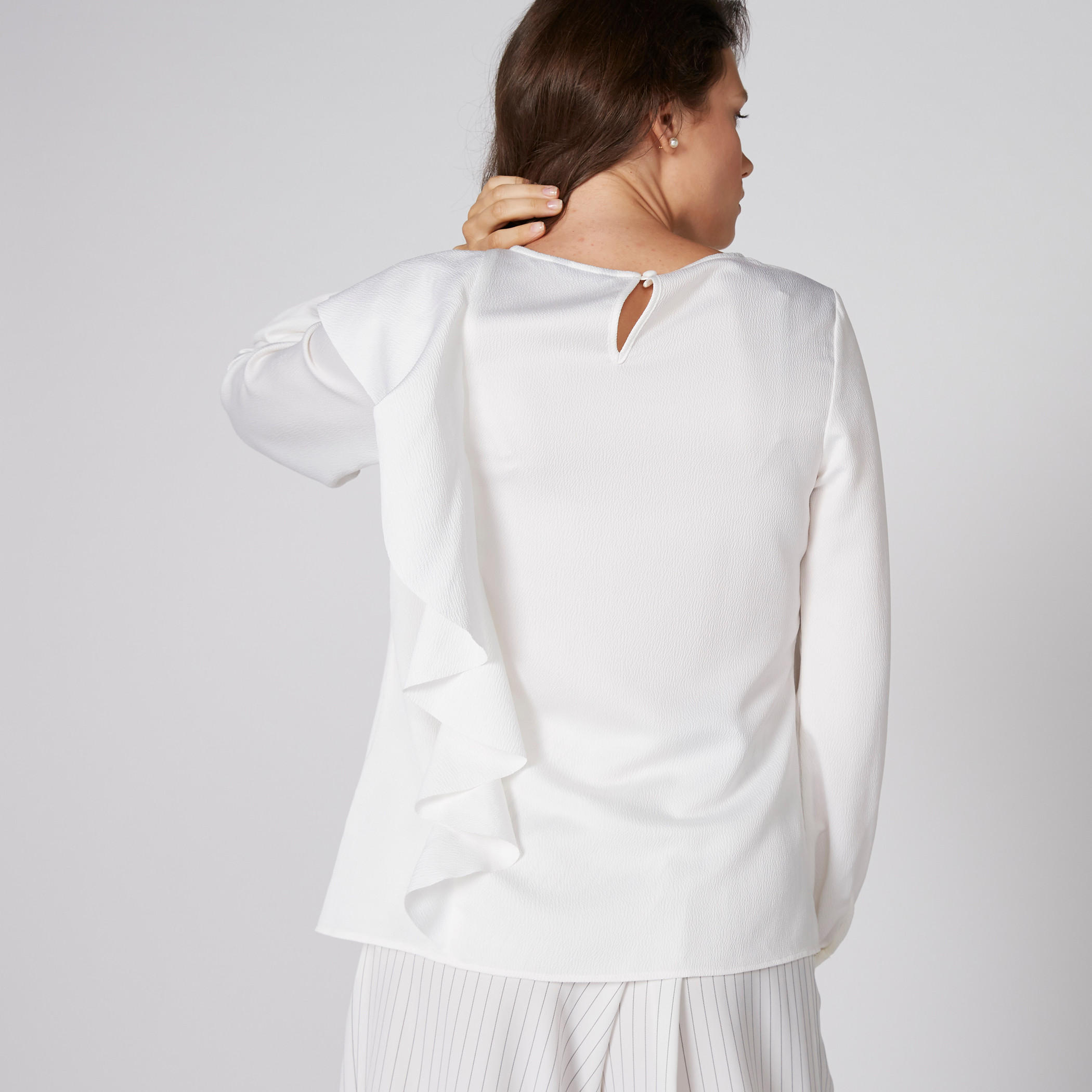 بلوزة بياقة مستديرة وأكمام طويلة وكشكش-women-clothing-shirtsandblouses-blouses-image-2