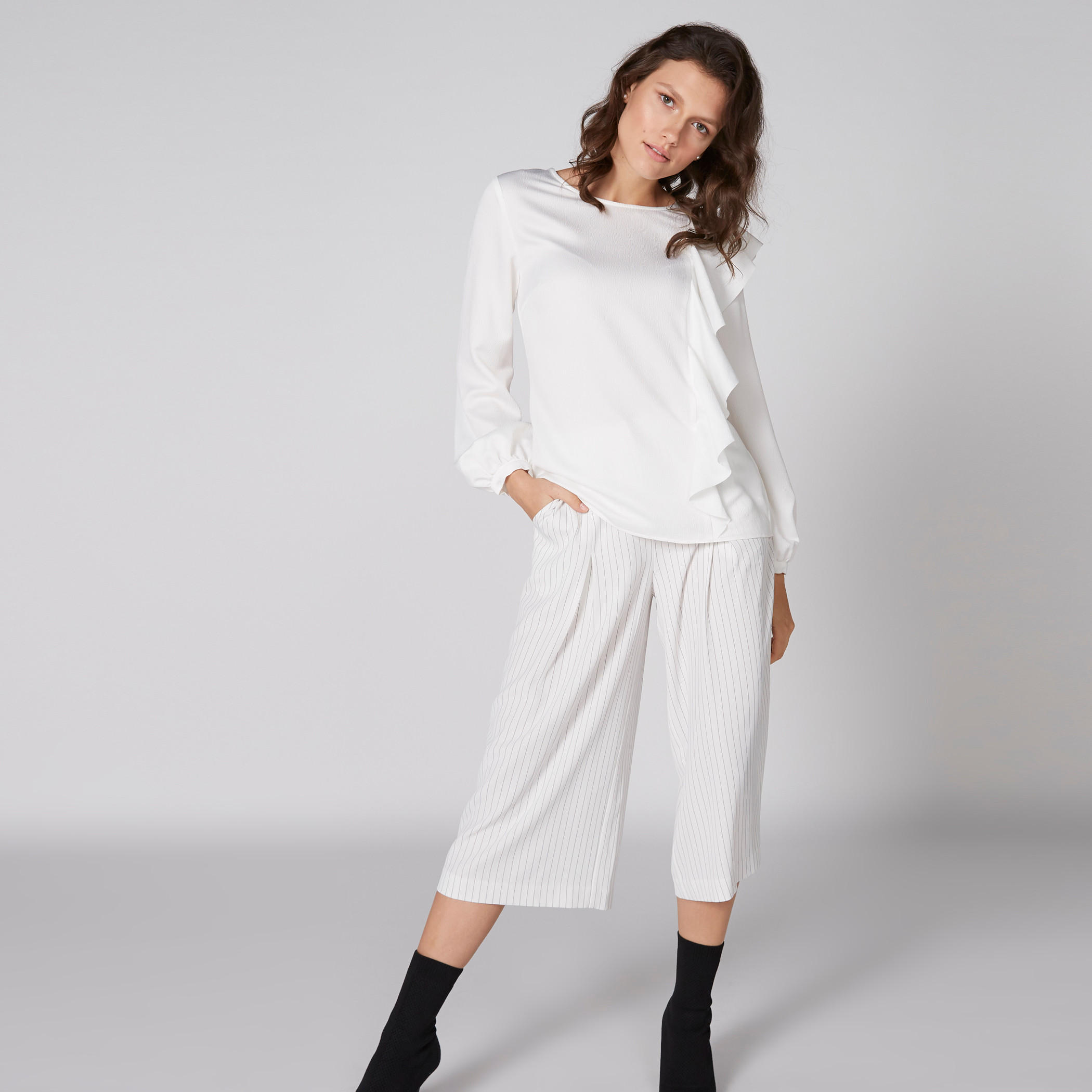 بلوزة بياقة مستديرة وأكمام طويلة وكشكش-women-clothing-shirtsandblouses-blouses-image-3