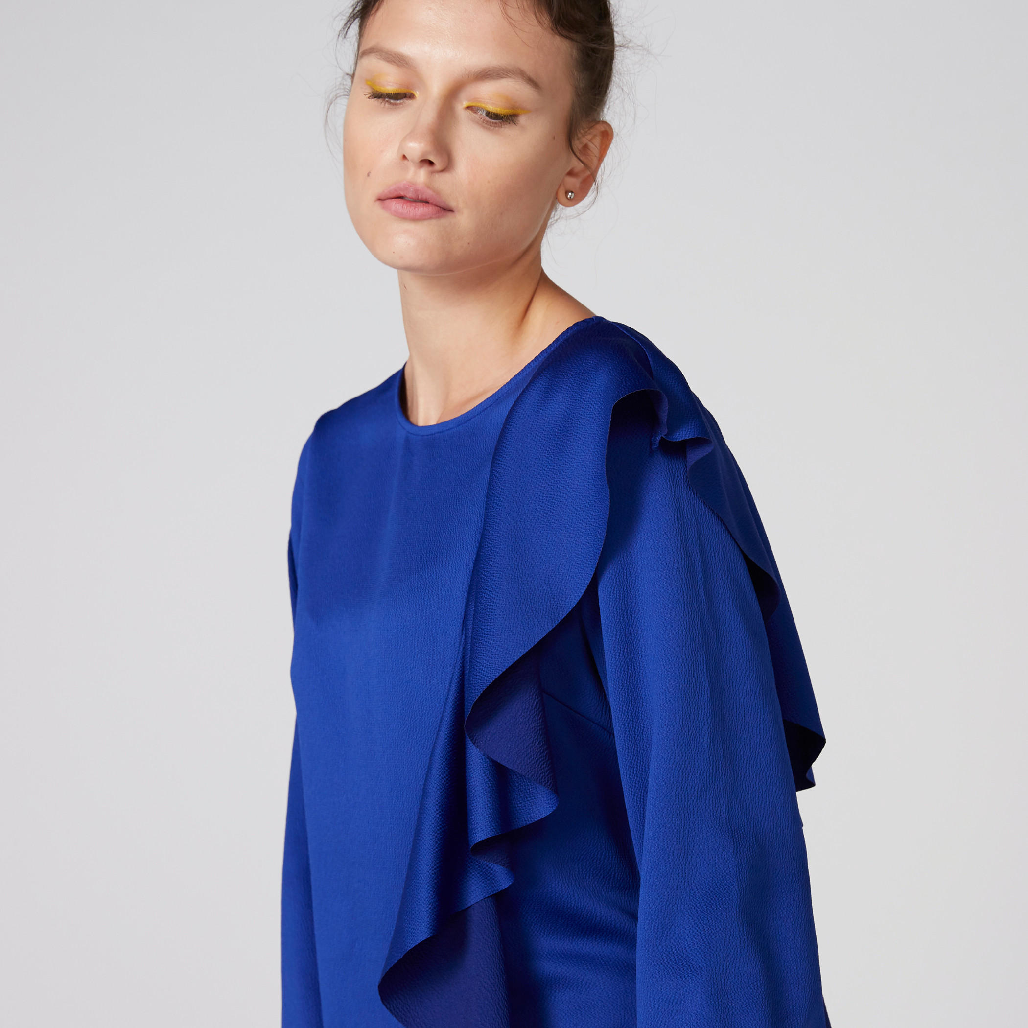 بلوزة بياقة مستديرة وأكمام طويلة وتفاصيل كشكش-women-clothing-shirtsandblouses-blouses-image-4