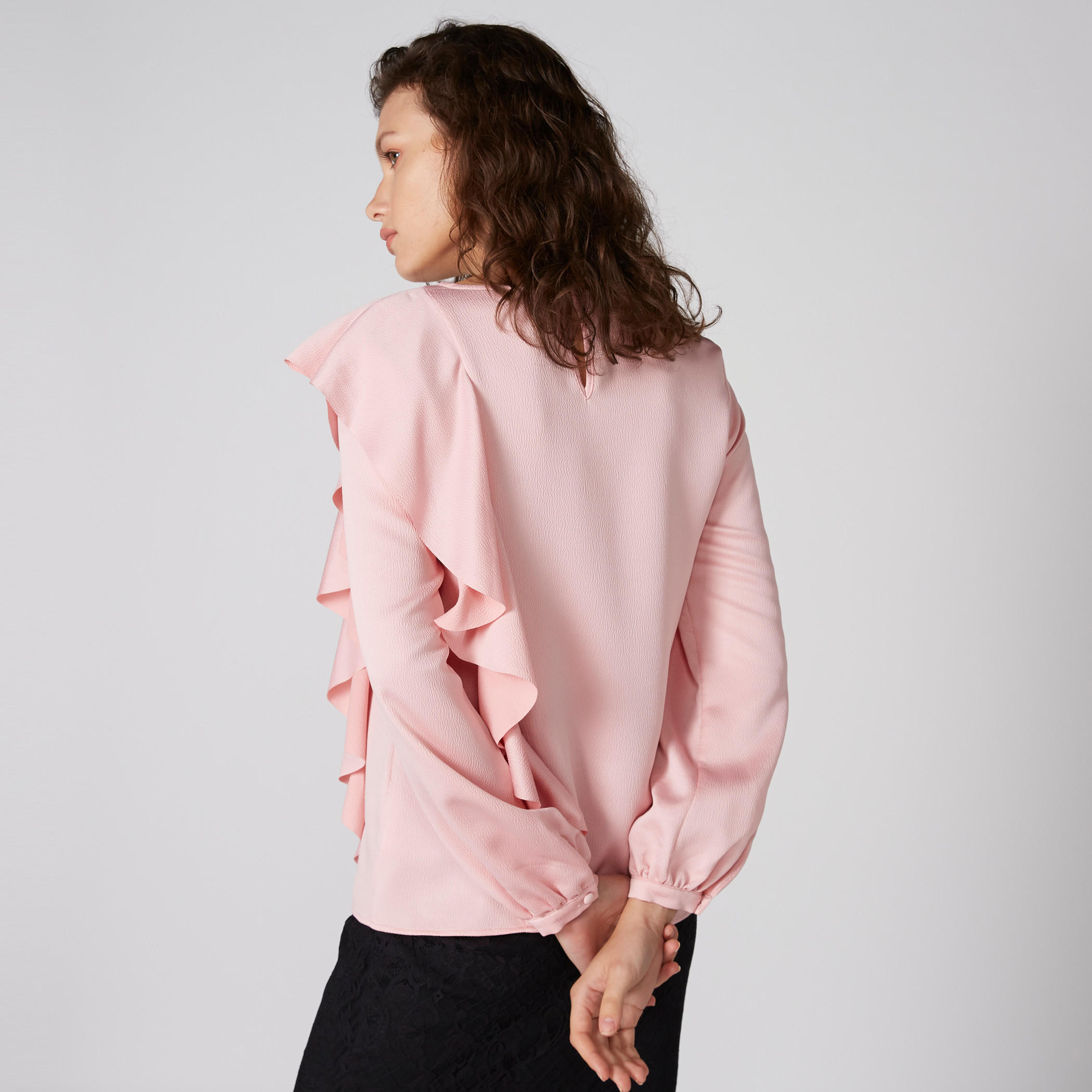 بلوزة بياقة مستديرة وأكمام طويلة وكشكش-women-clothing-shirtsandblouses-blouses-image-2