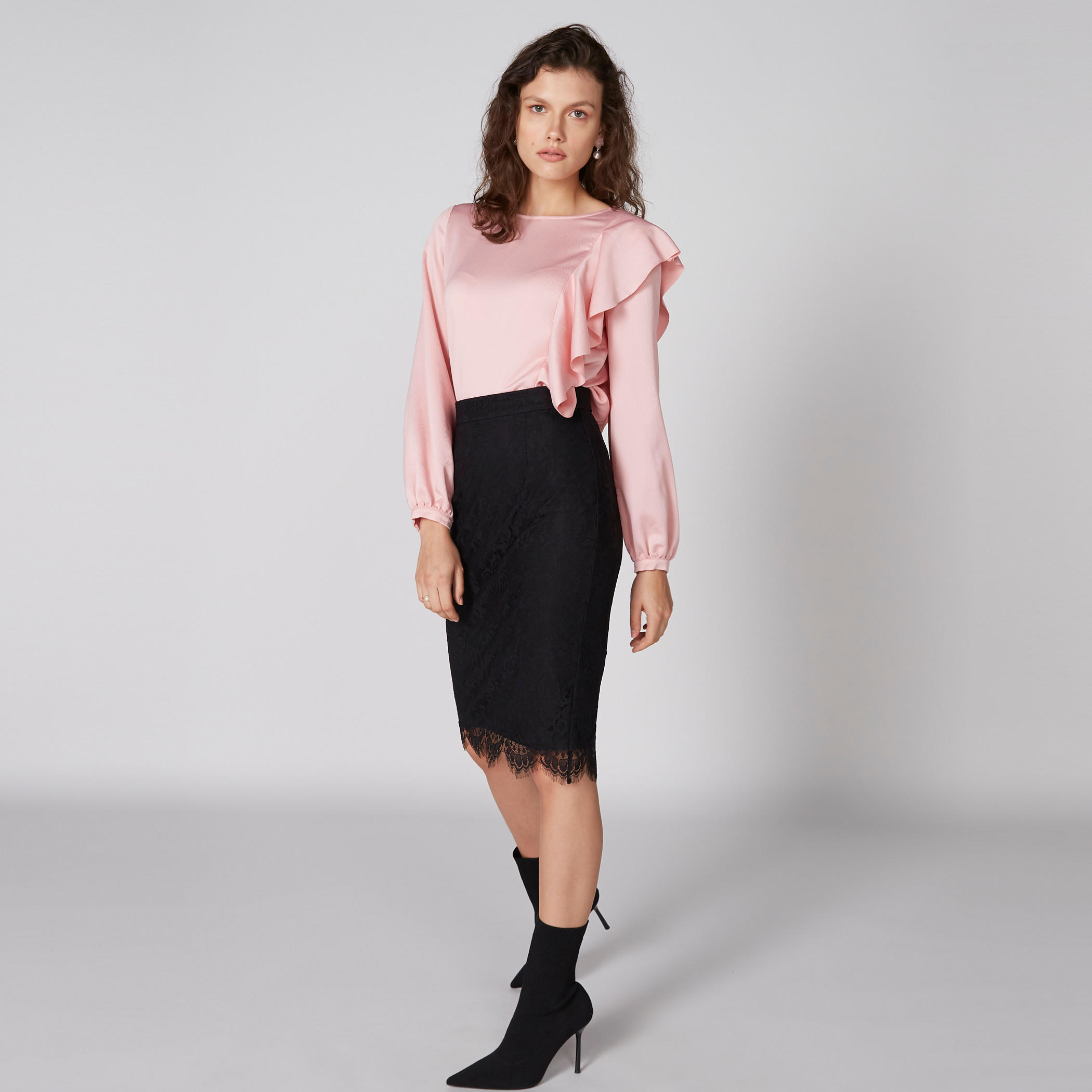 بلوزة بياقة مستديرة وأكمام طويلة وكشكش-women-clothing-shirtsandblouses-blouses-image-3