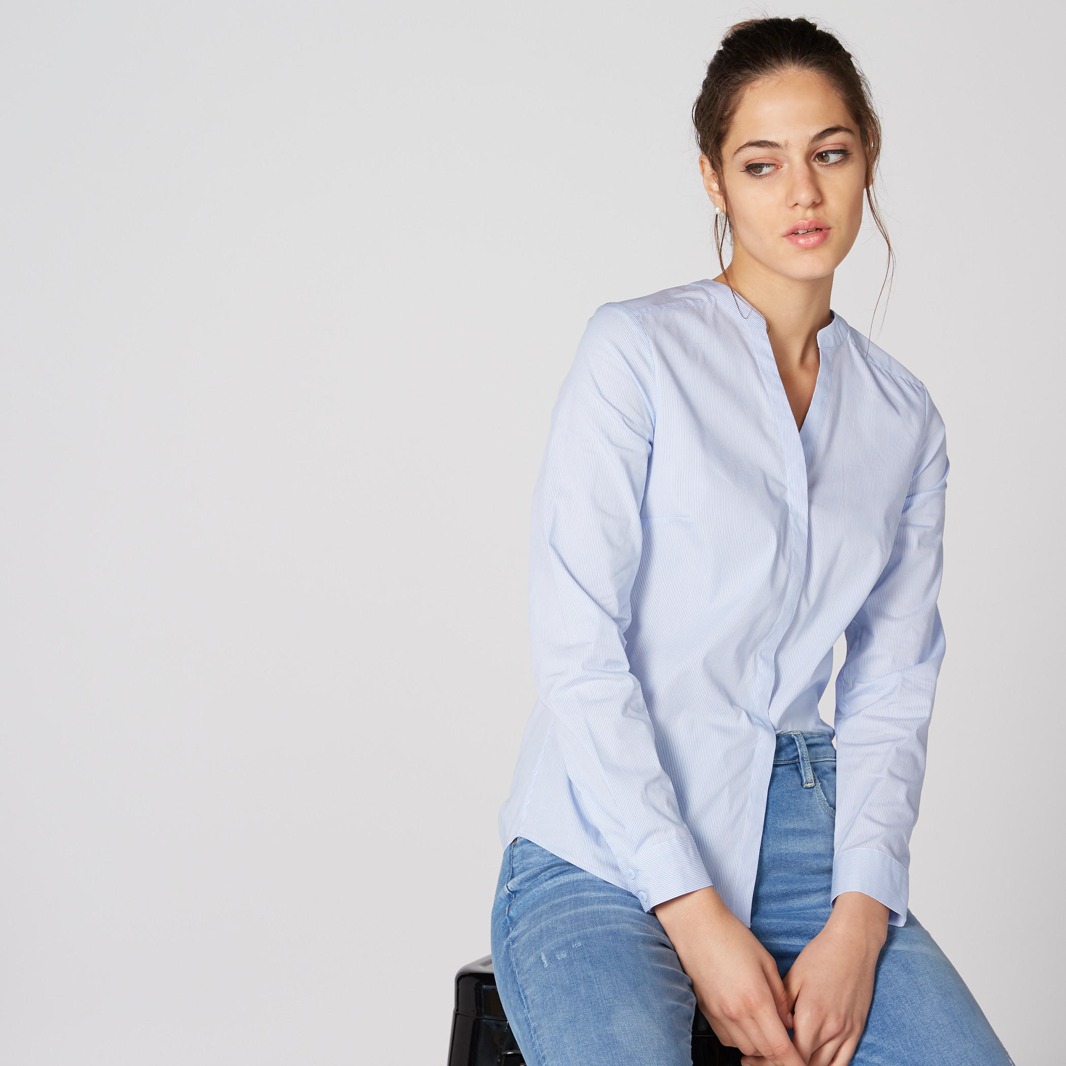 قميص مقلم بياقة V وأكمام طويلة وأزرار-women-clothing-shirtsandblouses-shirts-image-1