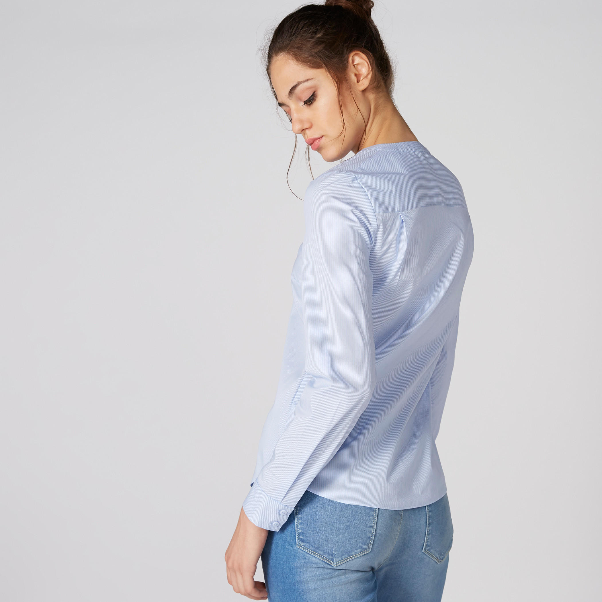 قميص مقلم بياقة V وأكمام طويلة وأزرار-women-clothing-shirtsandblouses-shirts-image-2