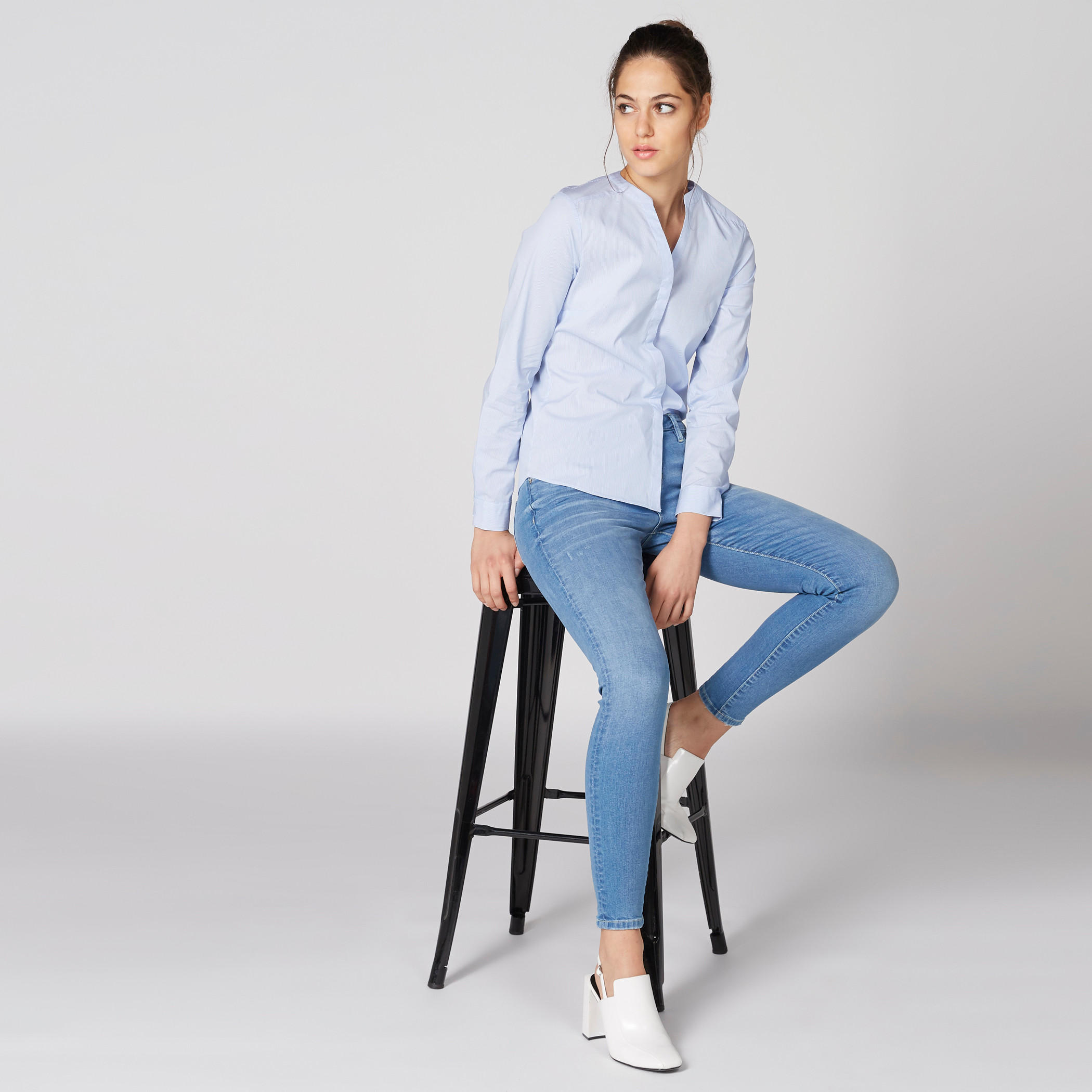 قميص مقلم بياقة V وأكمام طويلة وأزرار-women-clothing-shirtsandblouses-shirts-image-3