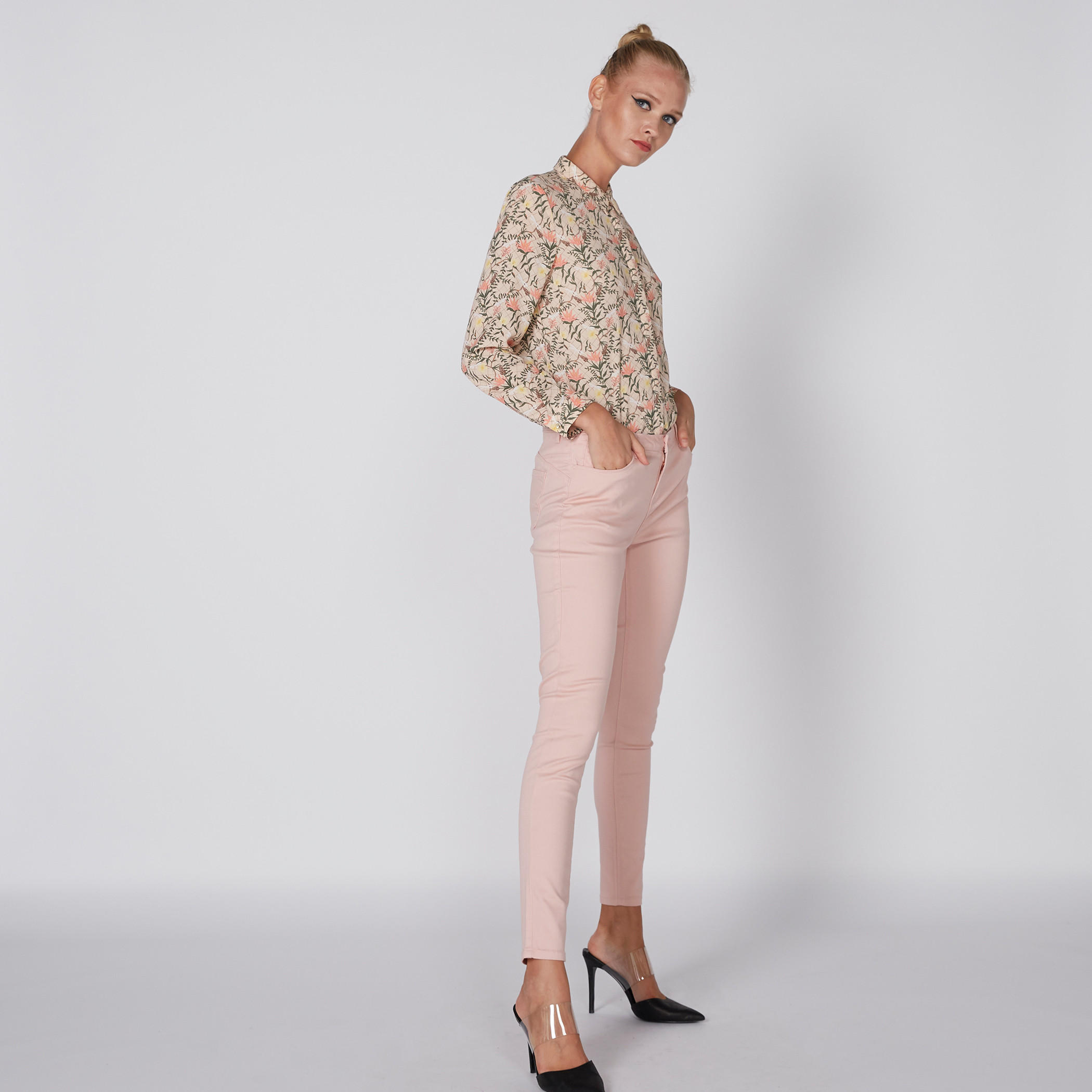 قميص بأكمام طويلة ووصلة أزرار مخفيّة وطبعات-women-clothing-shirtsandblouses-shirts-image-2