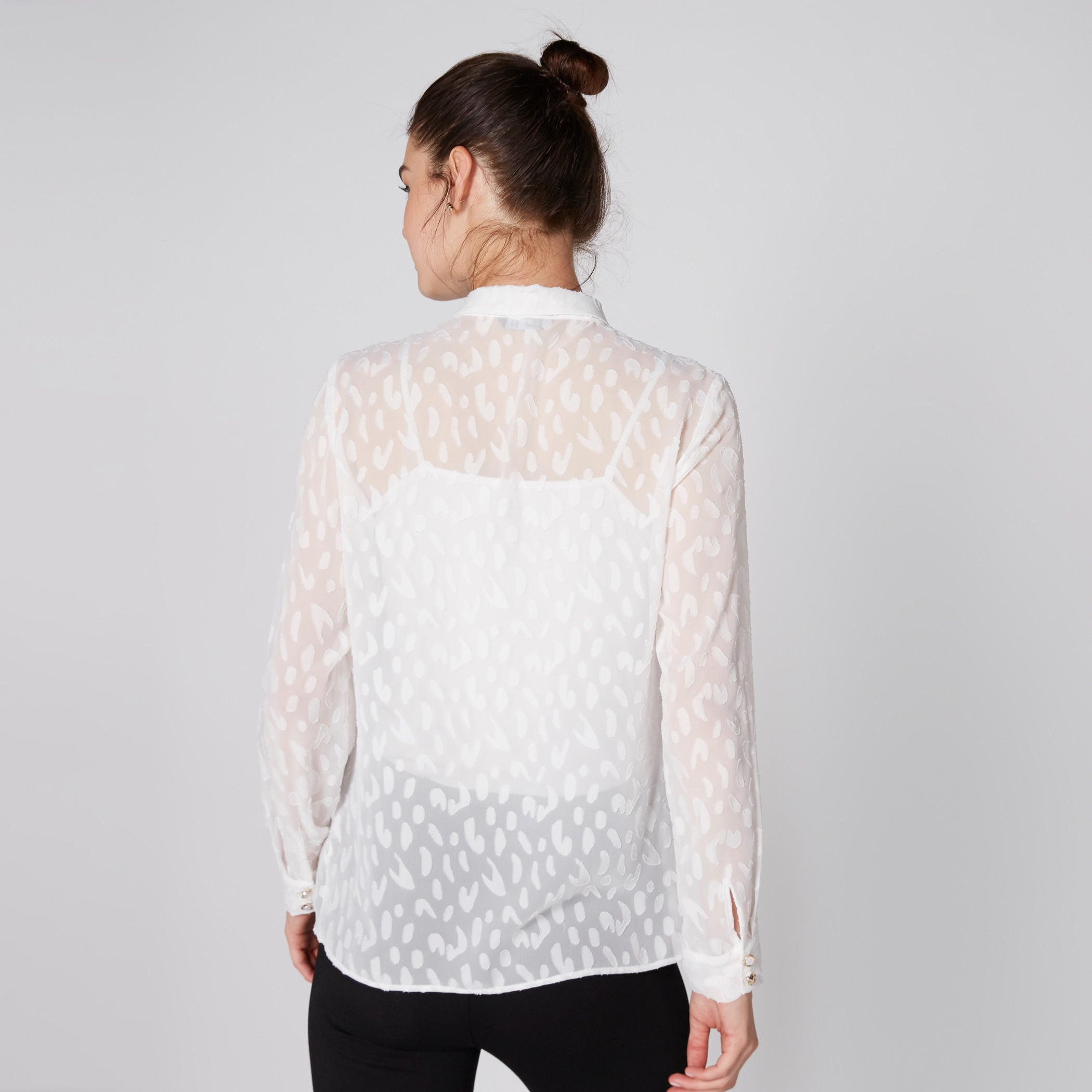 قميص بارز الملمس بأكمام طويلة وأزرار غير مرئية-women-clothing-shirtsandblouses-shirts-image-2