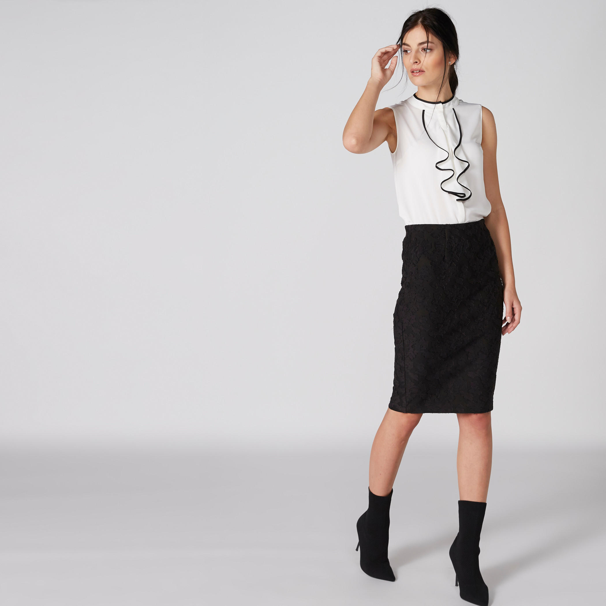 بلوزة دون أكمام بياقة ماندارين وتفاصيل كشكش-women-clothing-shirtsandblouses-blouses-image-3