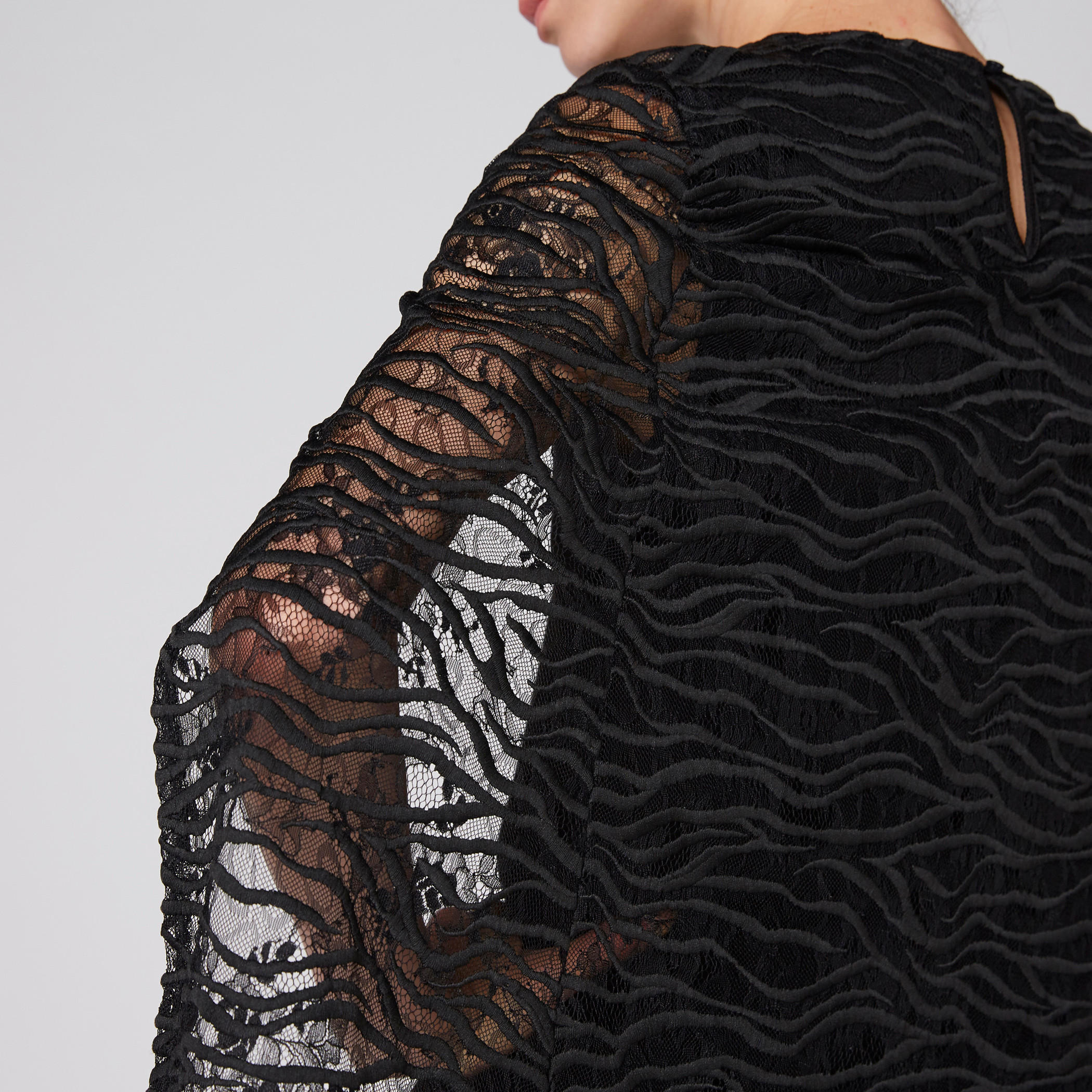 بلوزة كاب بياقة مستديرة وتفاصيل دانتيل-women-clothing-shirtsandblouses-blouses-image-3