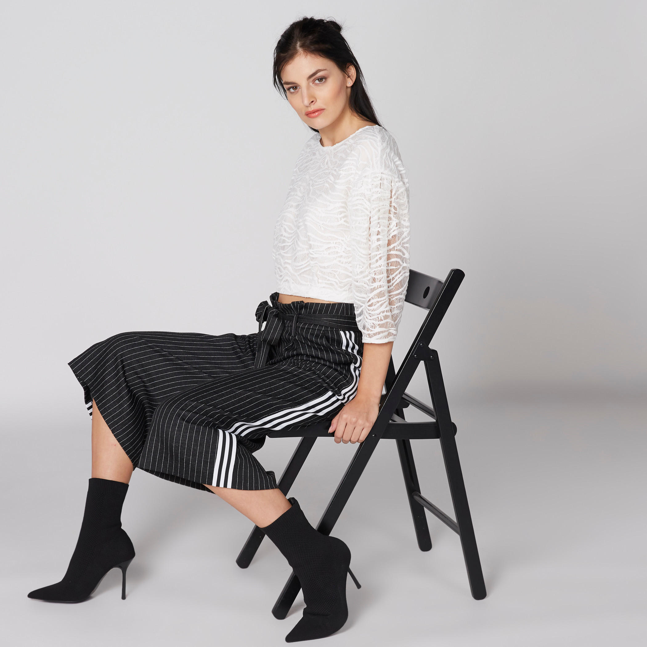 بلوزة قصيرة دانتيل بياقة مستديرة وأكمام 3/4-women-clothing-shirtsandblouses-blouses-image-3