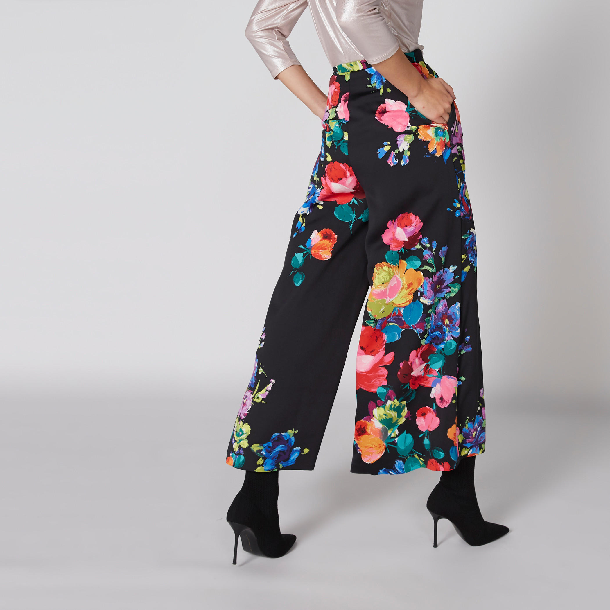 بنطال بالازو بخصر مطّاطي وجيوب وطبعات-women-clothing-bottoms-trousers-image-2