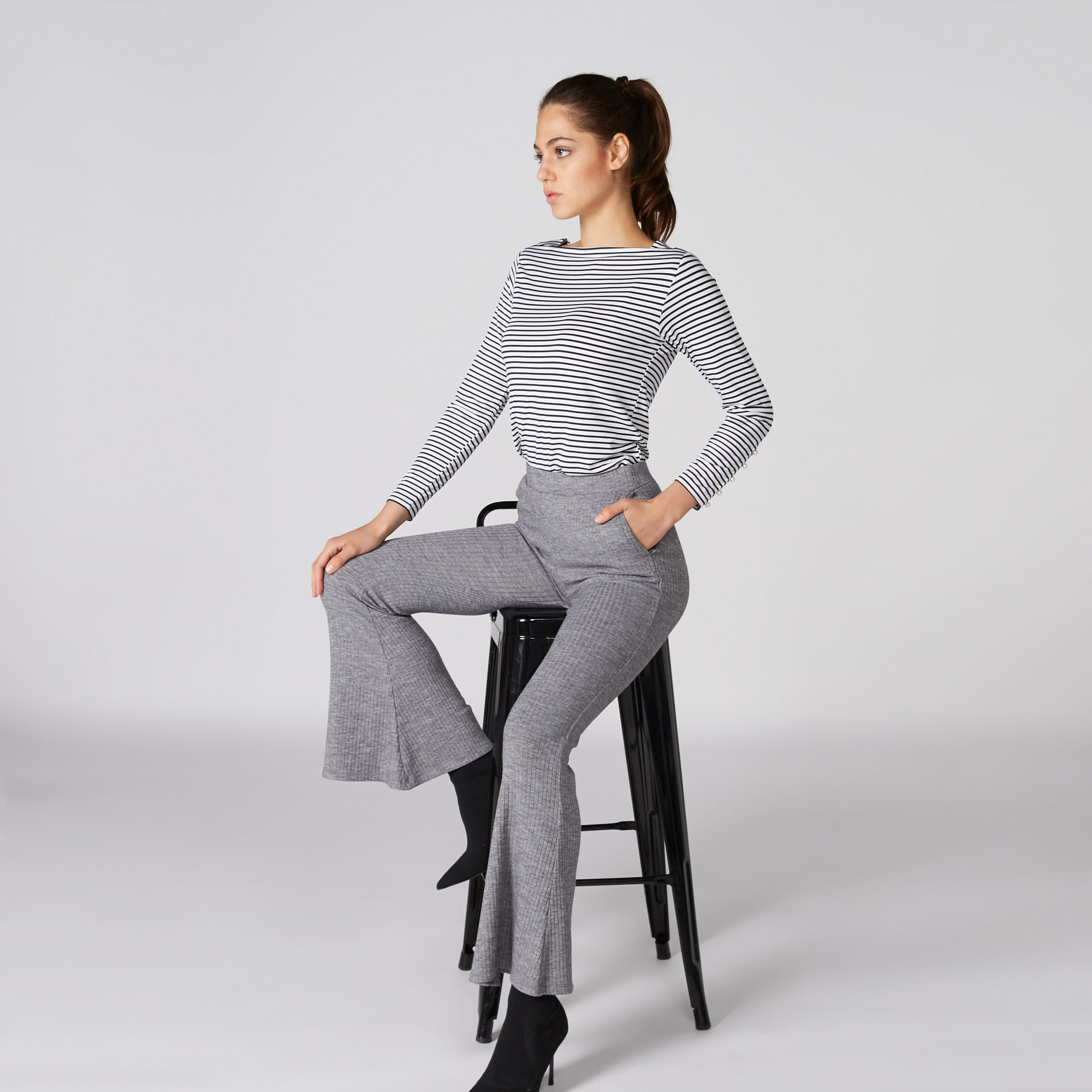 تيشيرت مقلّم بأكمام طويلة وأزرار-women-clothing-tshirts-image-1