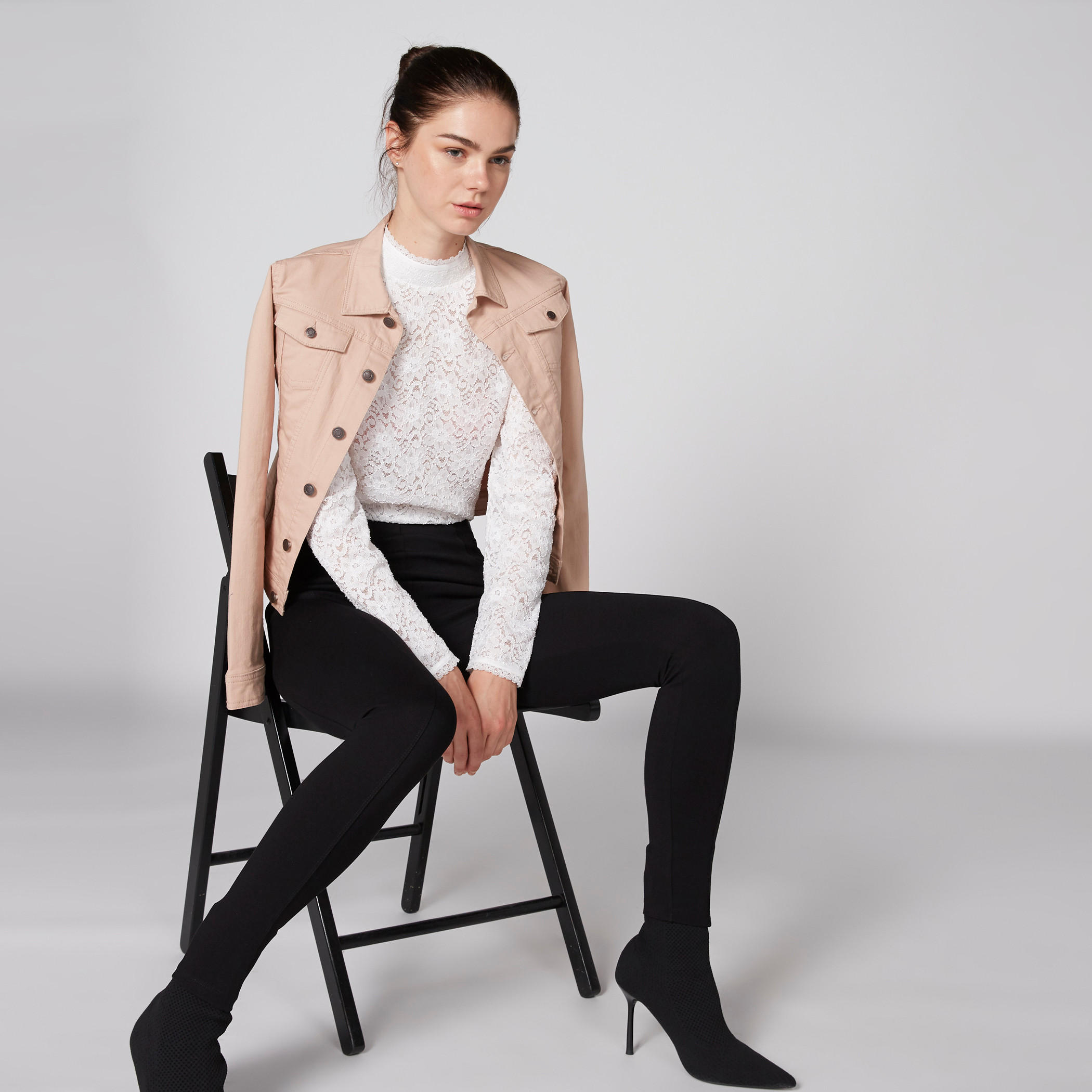 بلوزة دانتيل بياقة عالية وأكمام طويلة-women-clothing-shirtsandblouses-blouses-image-3