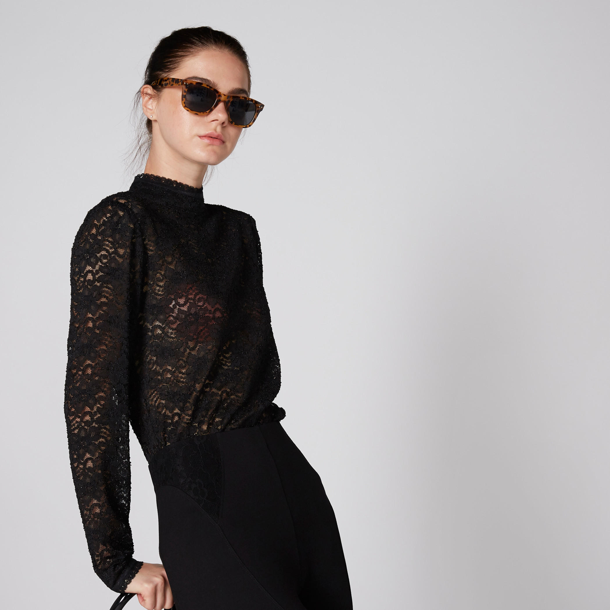 بلوزة دانتيل بياقة عالية وأكمام طويلة-women-clothing-shirtsandblouses-blouses-image-2